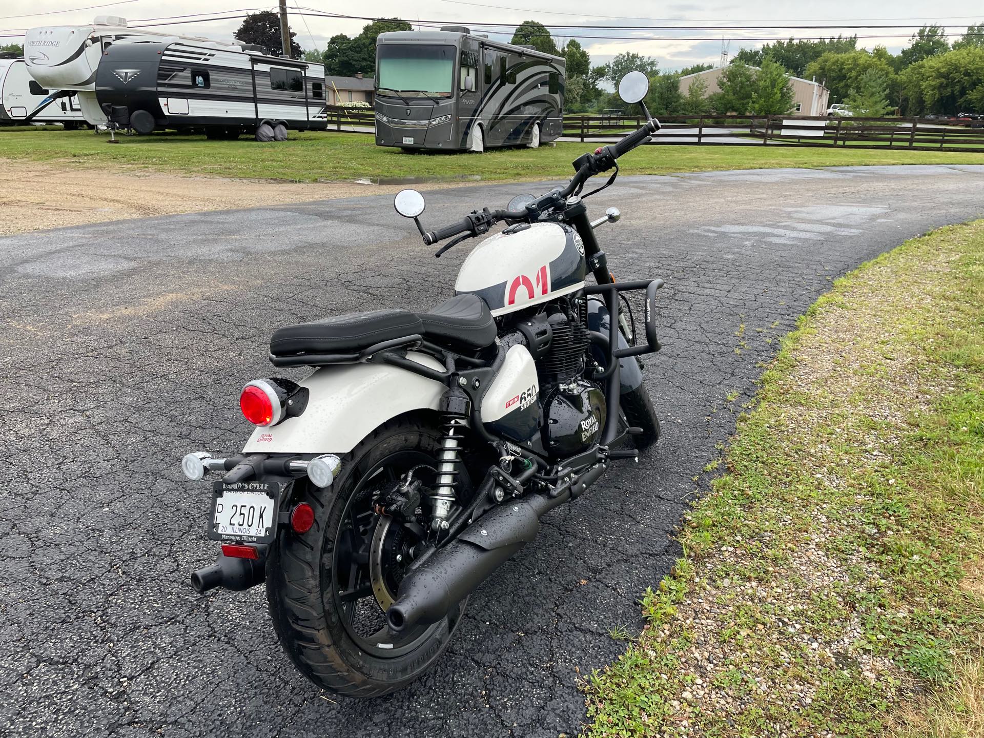 2024 ROYAL ENFIELD SHOTGUN 650 - STENCIL WHITE DEMO at Randy's Cycle