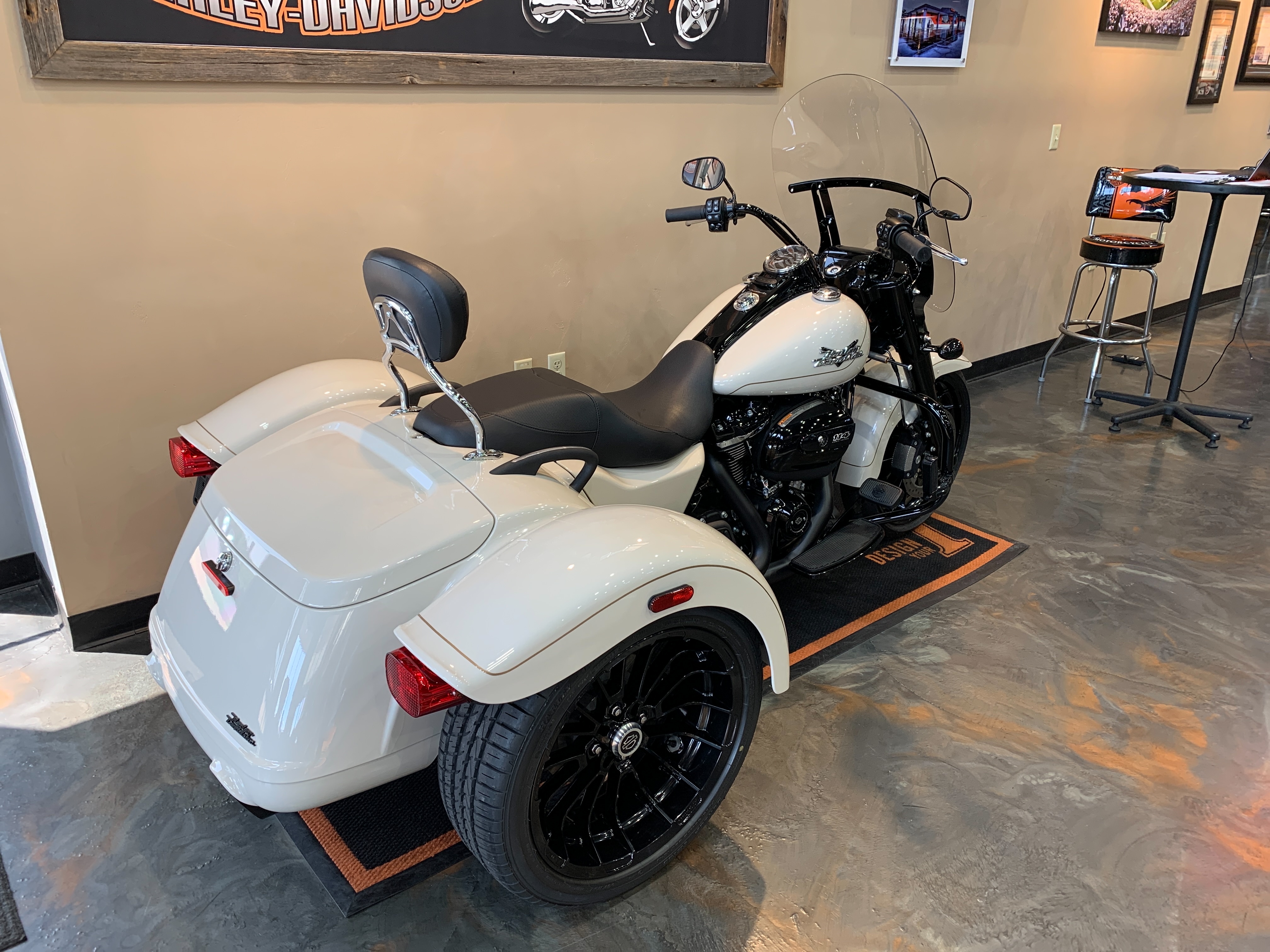 2023 Harley-Davidson Trike Freewheeler at Vandervest Harley-Davidson, Green Bay, WI 54303