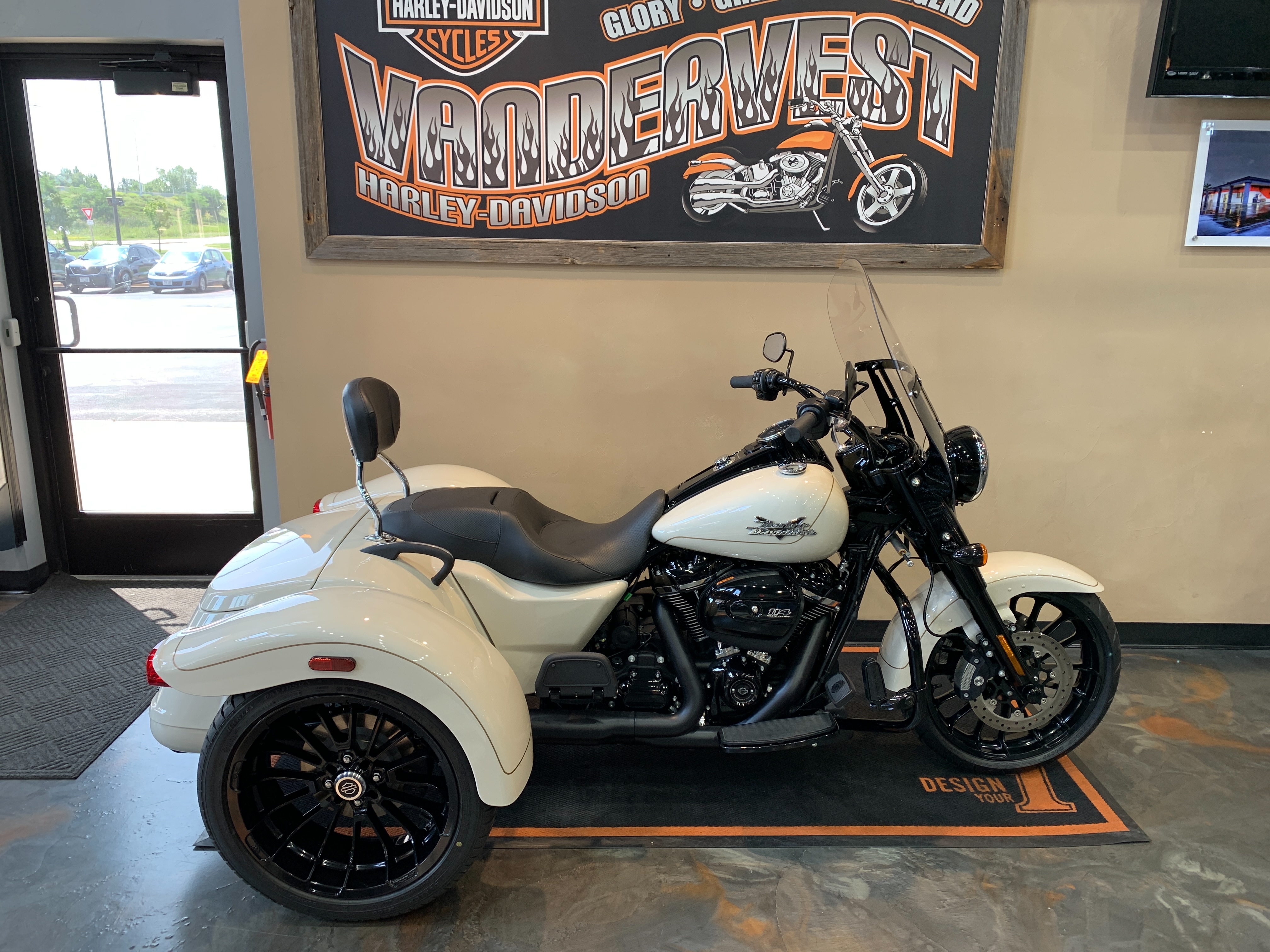 2023 Harley-Davidson Trike Freewheeler at Vandervest Harley-Davidson, Green Bay, WI 54303