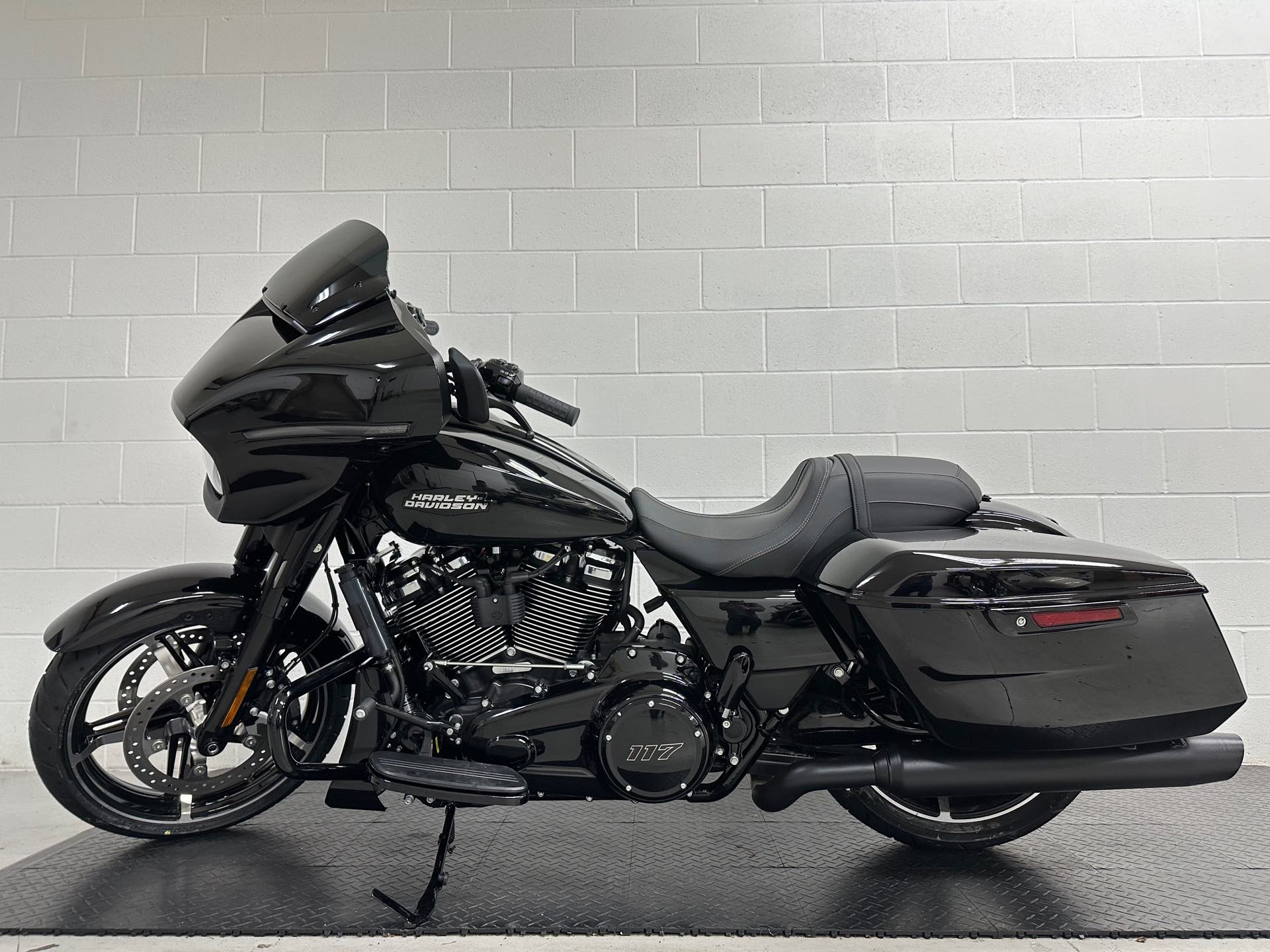 2024 Harley-Davidson Street Glide Base at Destination Harley-Davidson®, Silverdale, WA 98383