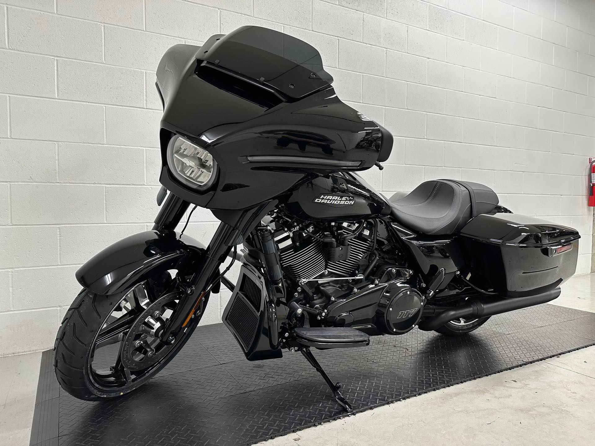 2024 Harley-Davidson Street Glide Base at Destination Harley-Davidson®, Silverdale, WA 98383