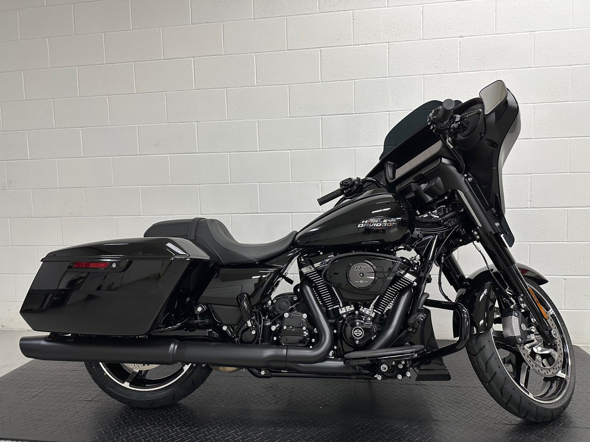 2024 Harley-Davidson Street Glide Base at Destination Harley-Davidson®, Silverdale, WA 98383