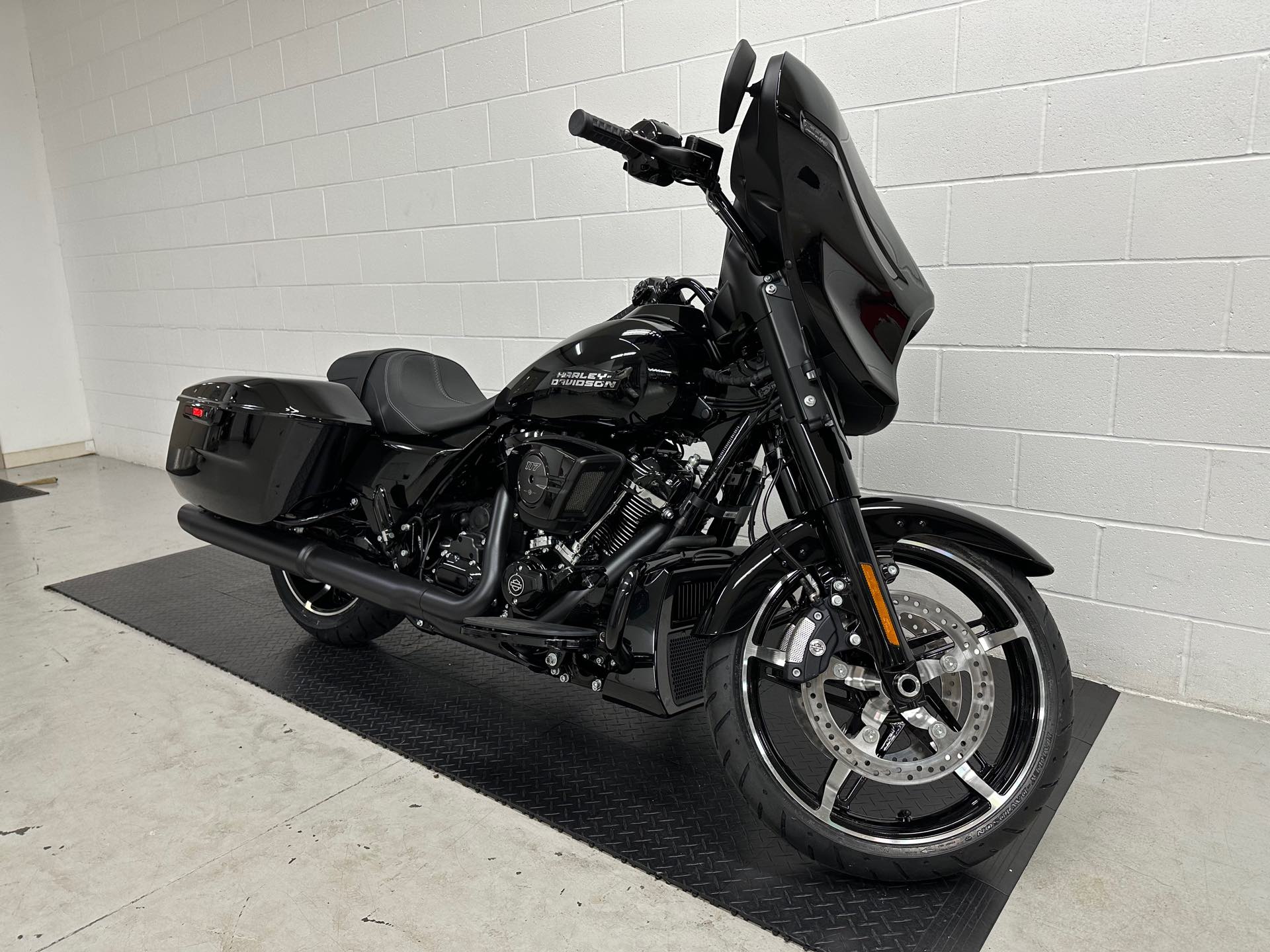 2024 Harley-Davidson Street Glide Base at Destination Harley-Davidson®, Silverdale, WA 98383