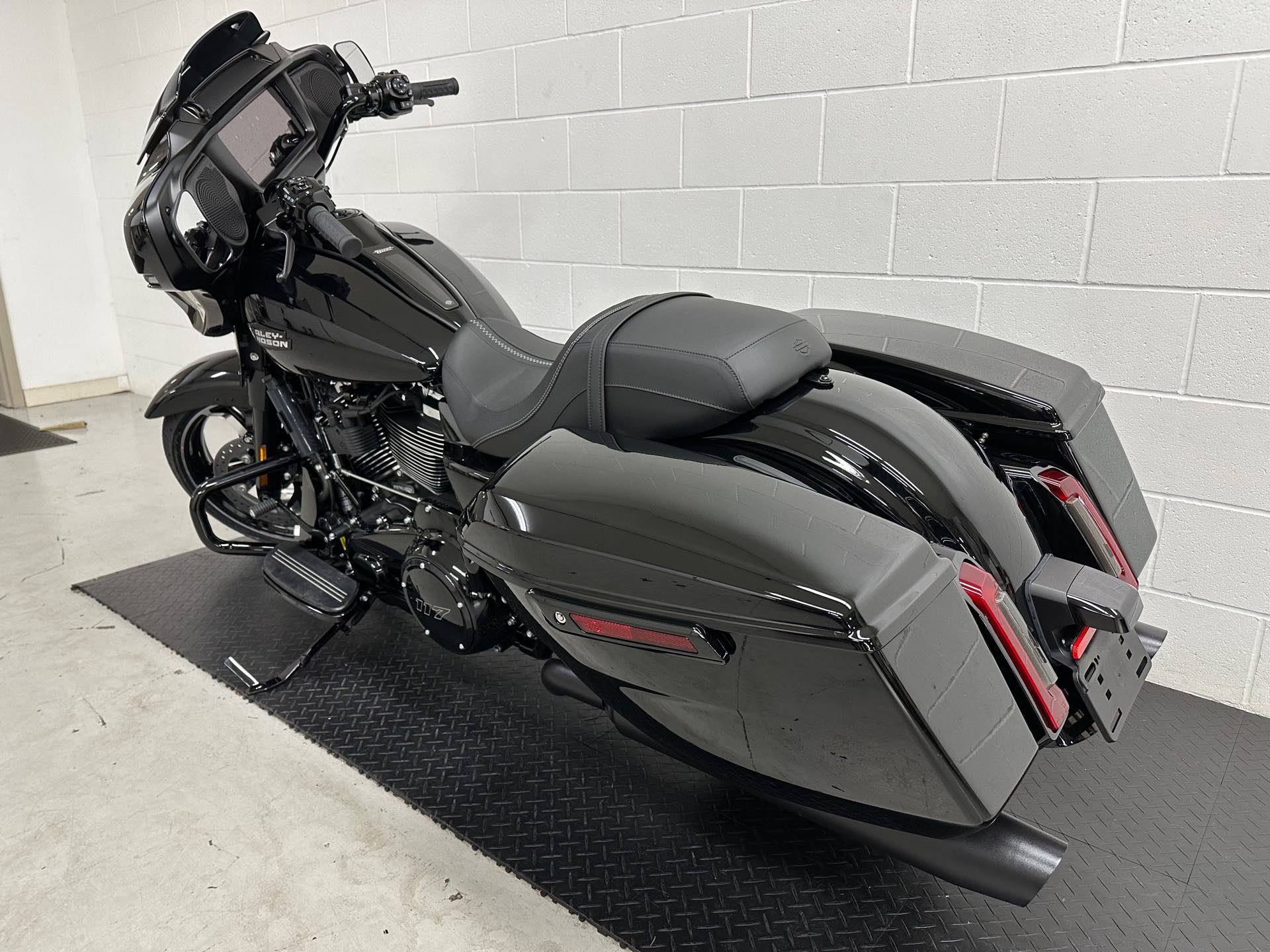 2024 Harley-Davidson Street Glide Base at Destination Harley-Davidson®, Silverdale, WA 98383