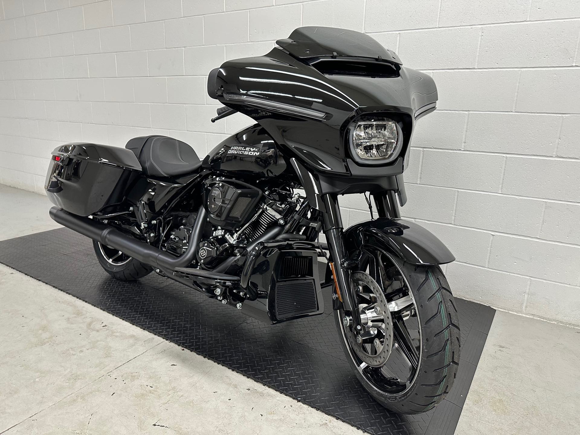 2024 Harley-Davidson Street Glide Base at Destination Harley-Davidson®, Silverdale, WA 98383