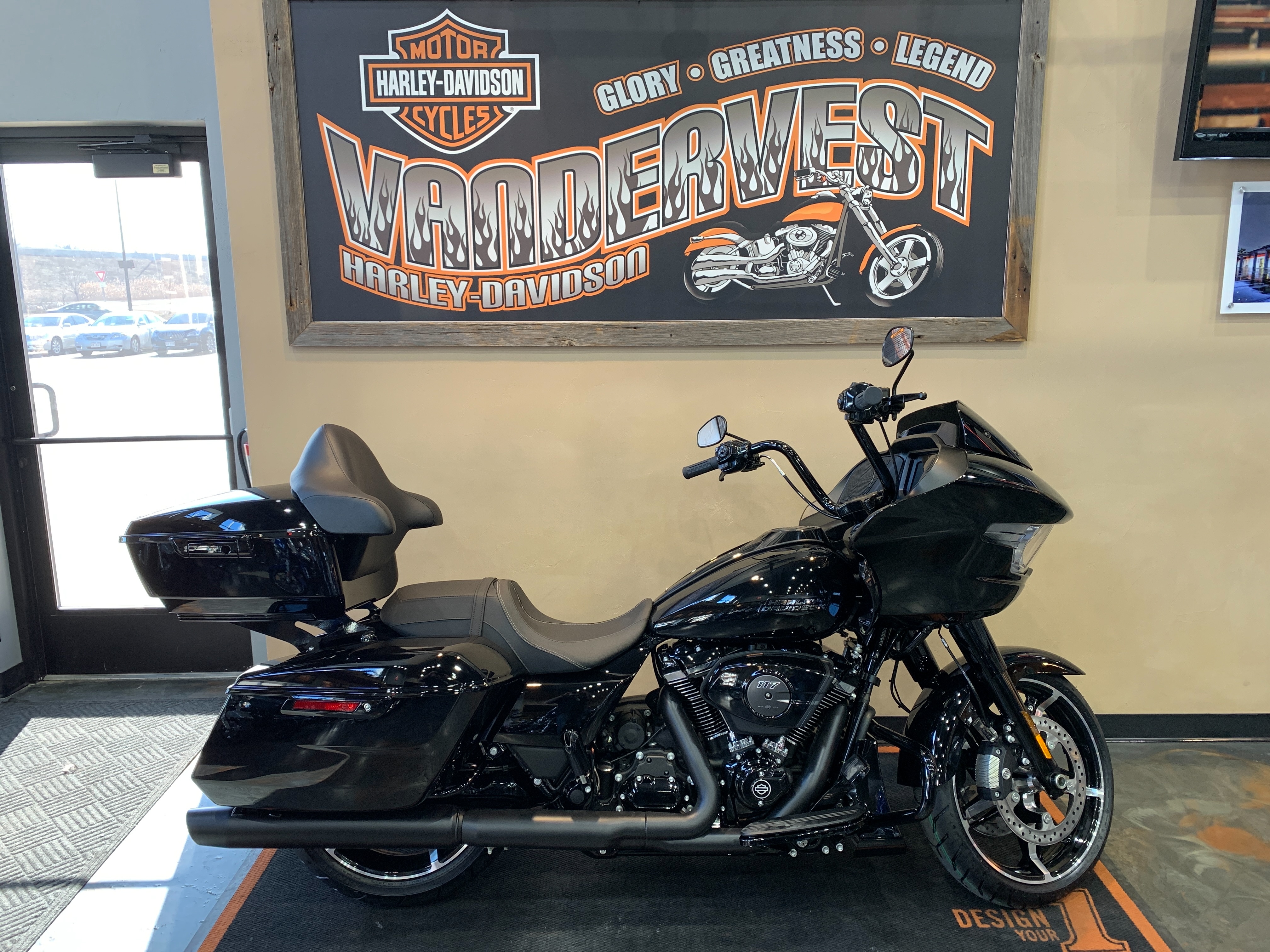 Harley-Davidson® Women's Accelerate Bar & Shield Leggings - Black  99006-23VW - Wisconsin Harley-Davidson
