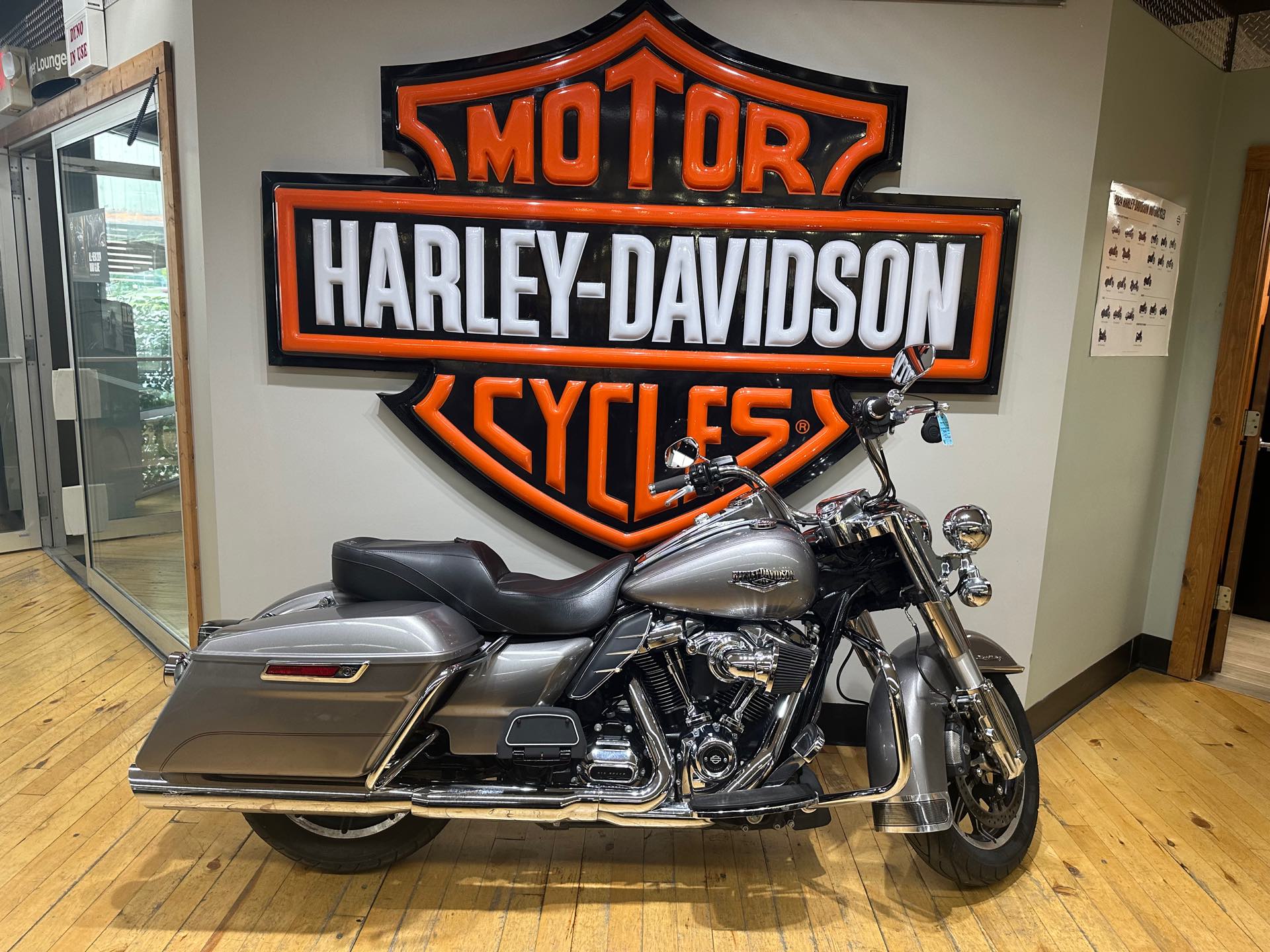 2017 Harley-Davidson Road King Base at Zips 45th Parallel Harley-Davidson