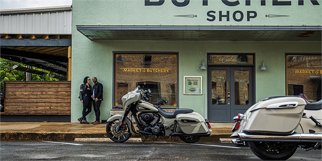 2022 Indian Chieftain Dark Horse at Fort Lauderdale