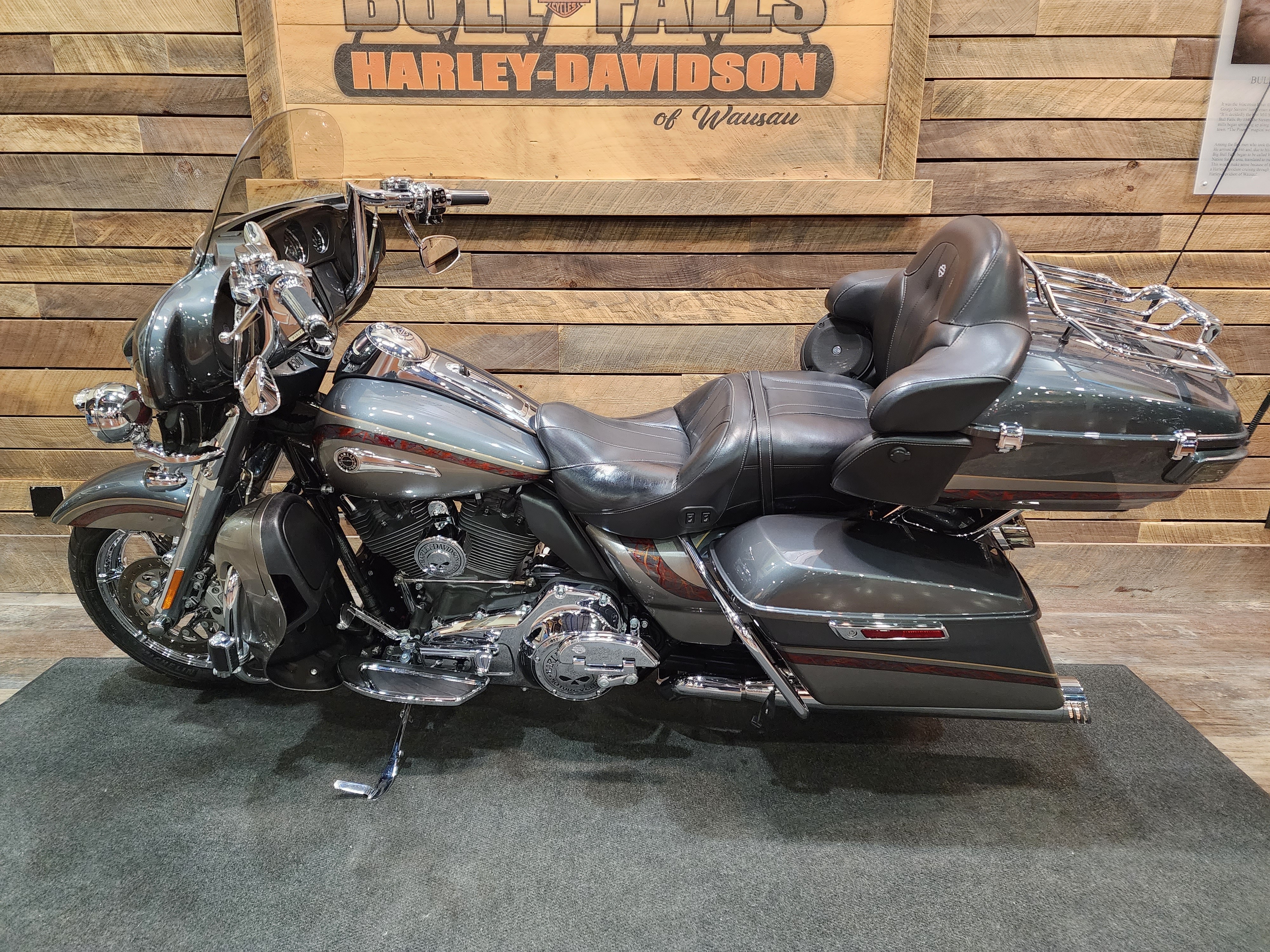 2016 Harley-Davidson Electra Glide CVO Limited at Bull Falls Harley-Davidson