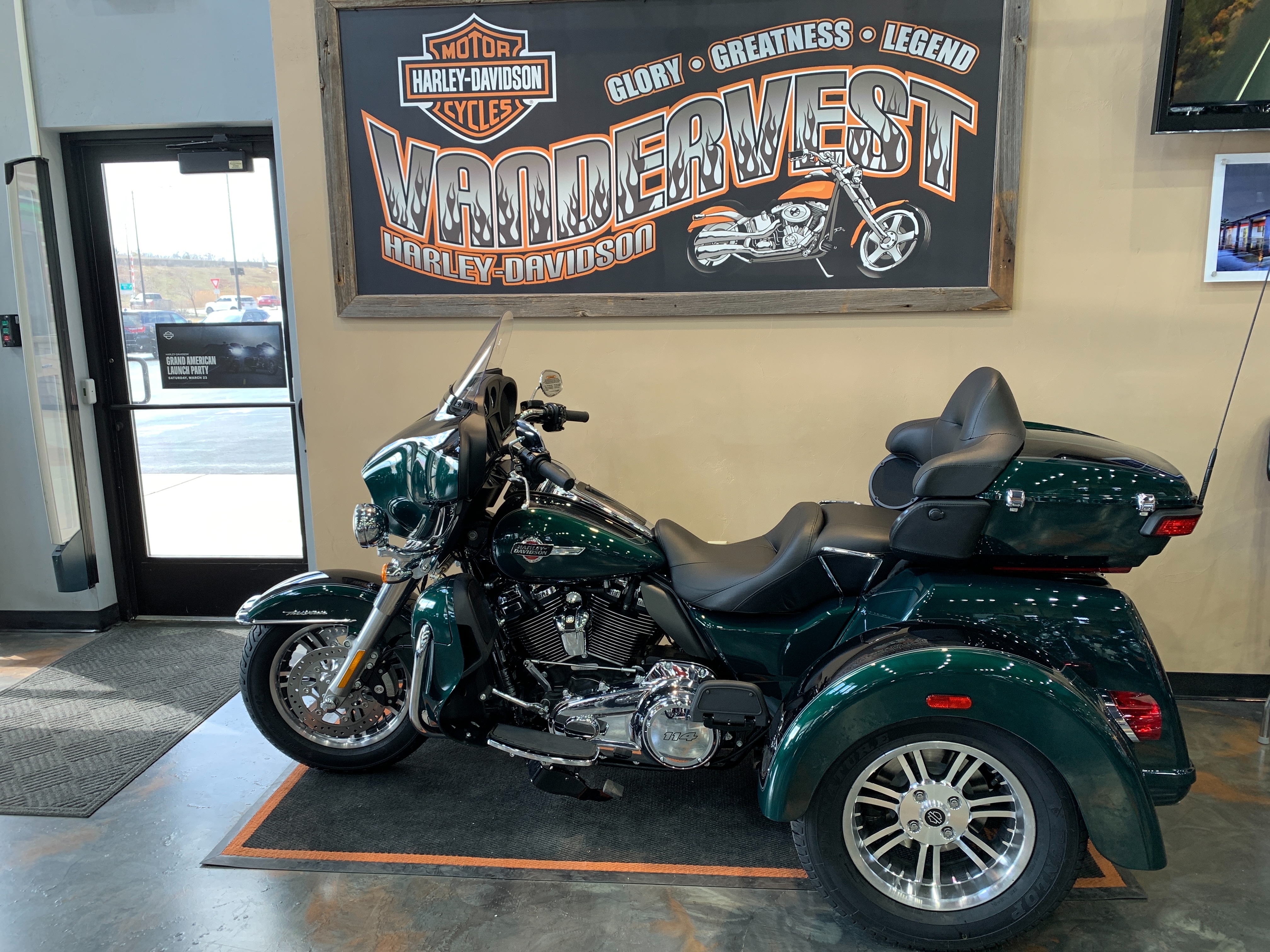 2024 Harley-Davidson Trike Tri Glide Ultra at Vandervest Harley-Davidson, Green Bay, WI 54303