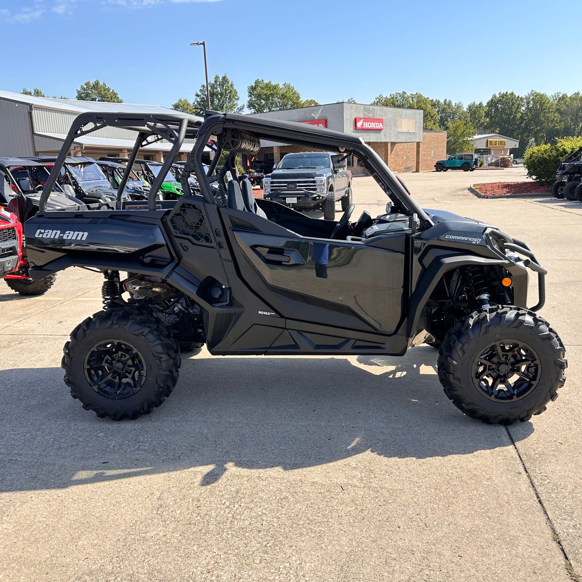 2023 Can-AmT Commander XT 700 at Southern Illinois Motorsports