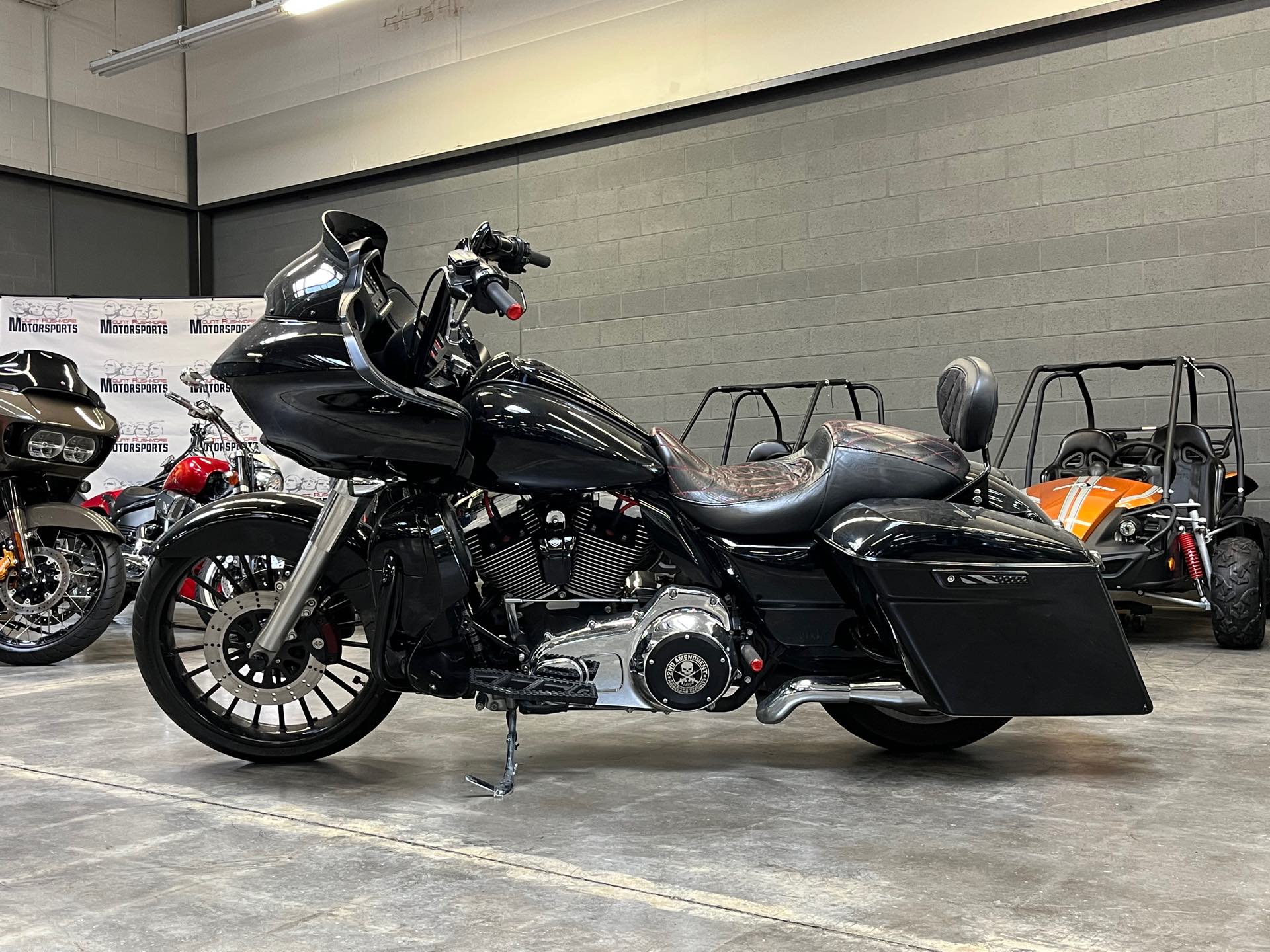 2016 Harley-Davidson Road Glide Base at Mount Rushmore Motorsports