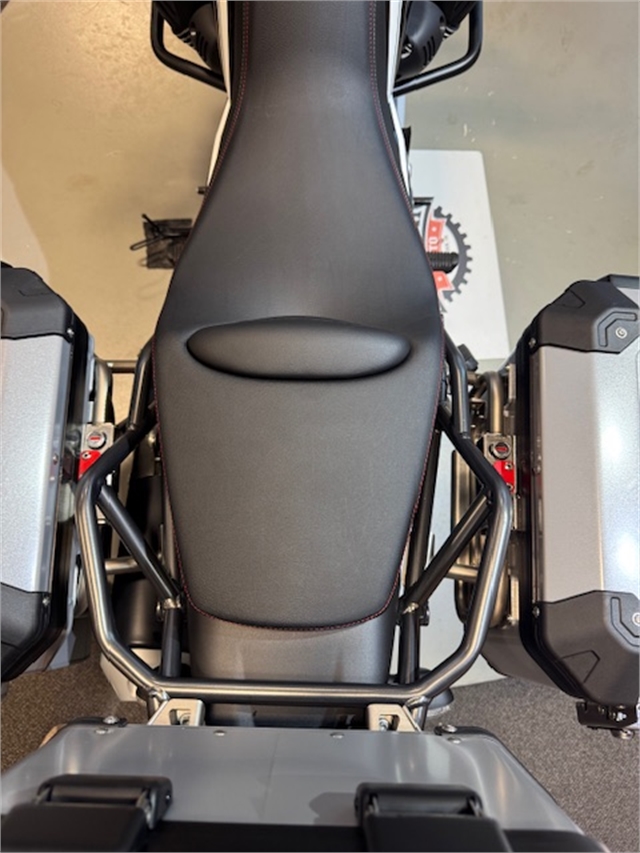 2022 Moto Guzzi V85 TT Guardia dOnore E5 at Martin Moto