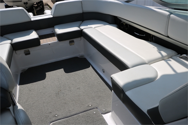 2013 Regal 2300 Rx at Jerry Whittle Boats
