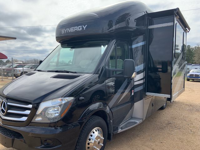 2019 Thor Motor Coach Synergy Sprinter 24SK Rear Bed | Campers RV Center