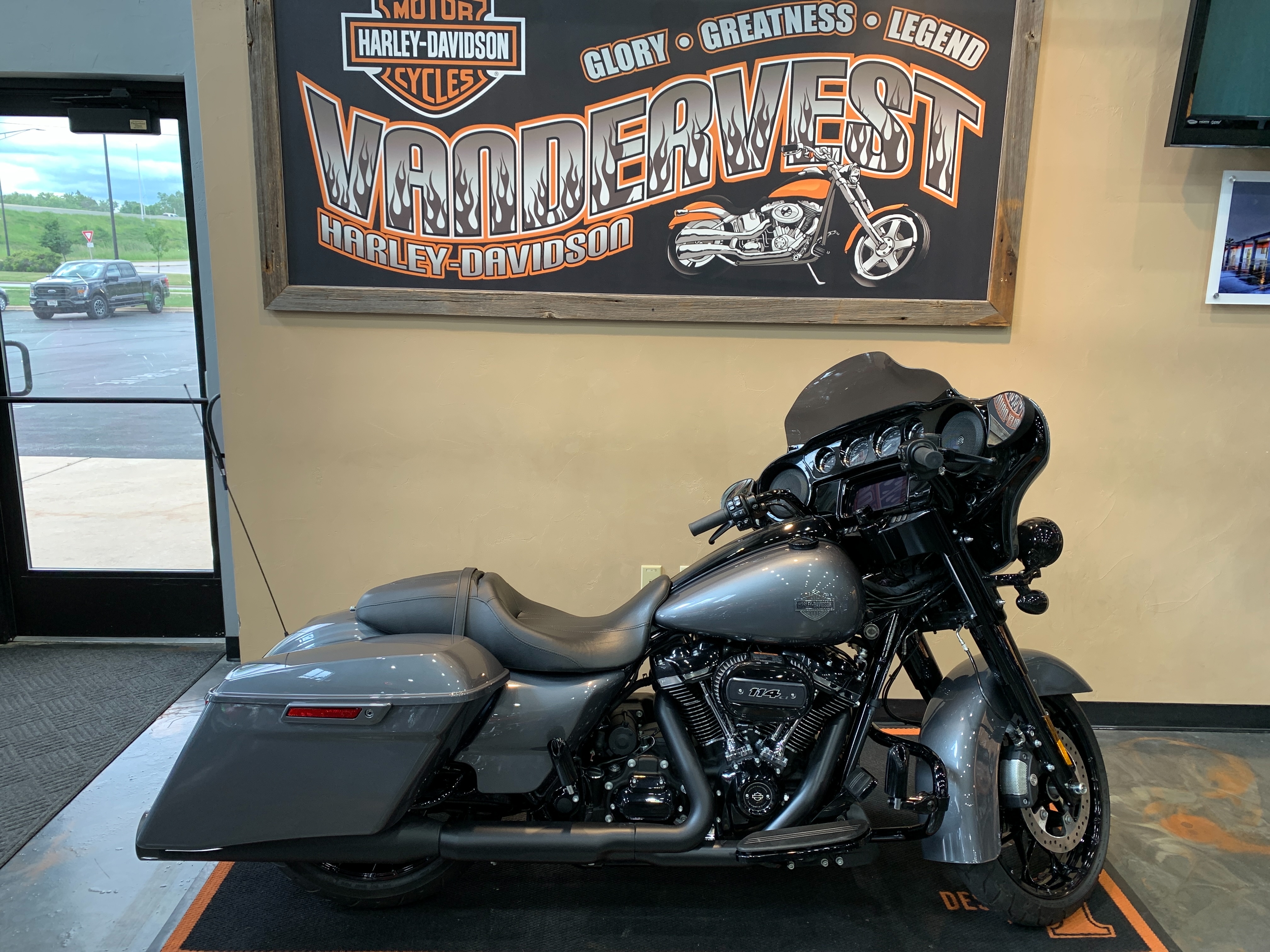 2021 Harley-Davidson Grand American Touring Street Glide Special at Vandervest Harley-Davidson, Green Bay, WI 54303