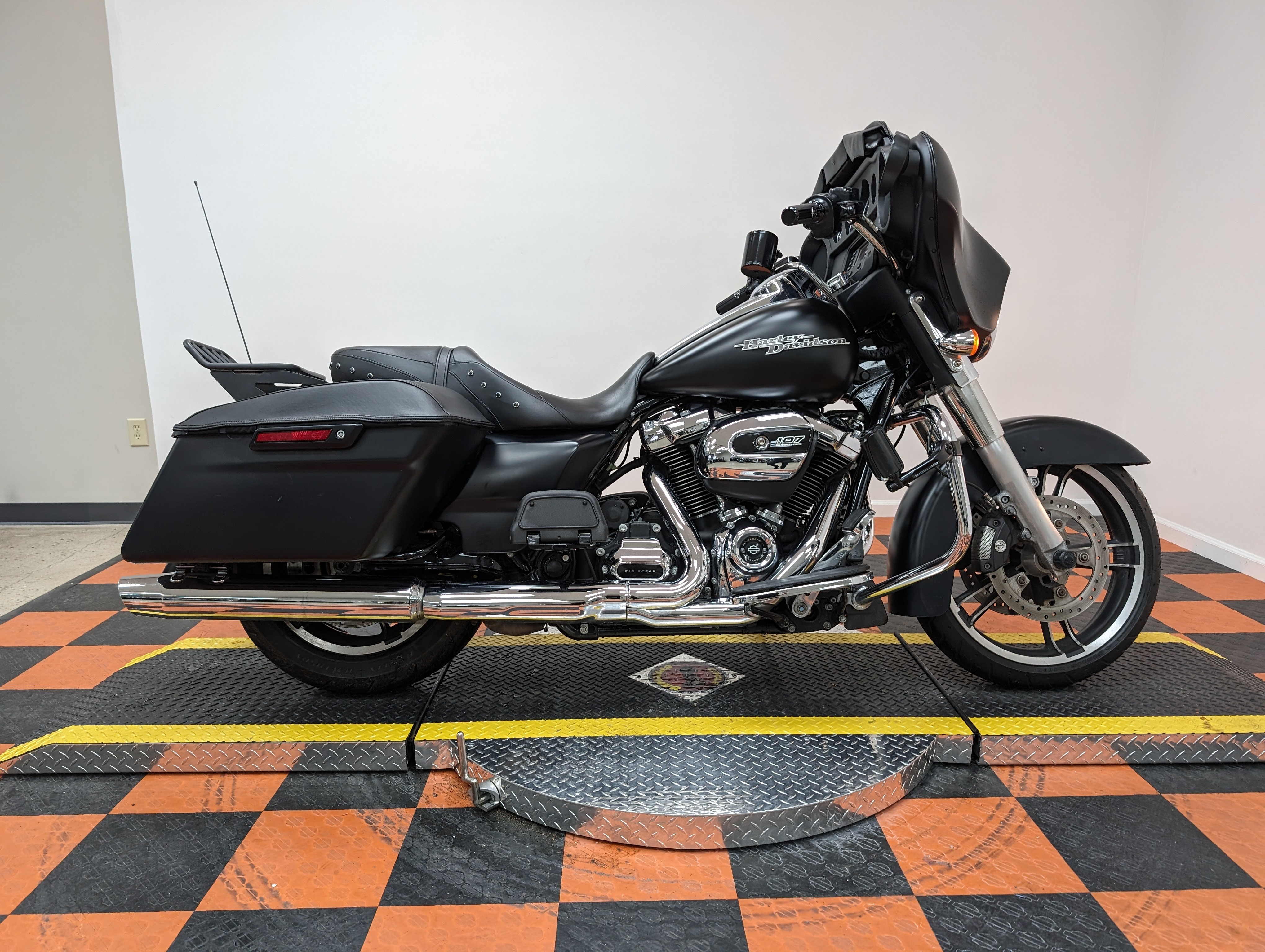 2017 Harley-Davidson Street Glide Base at Harley-Davidson of Indianapolis