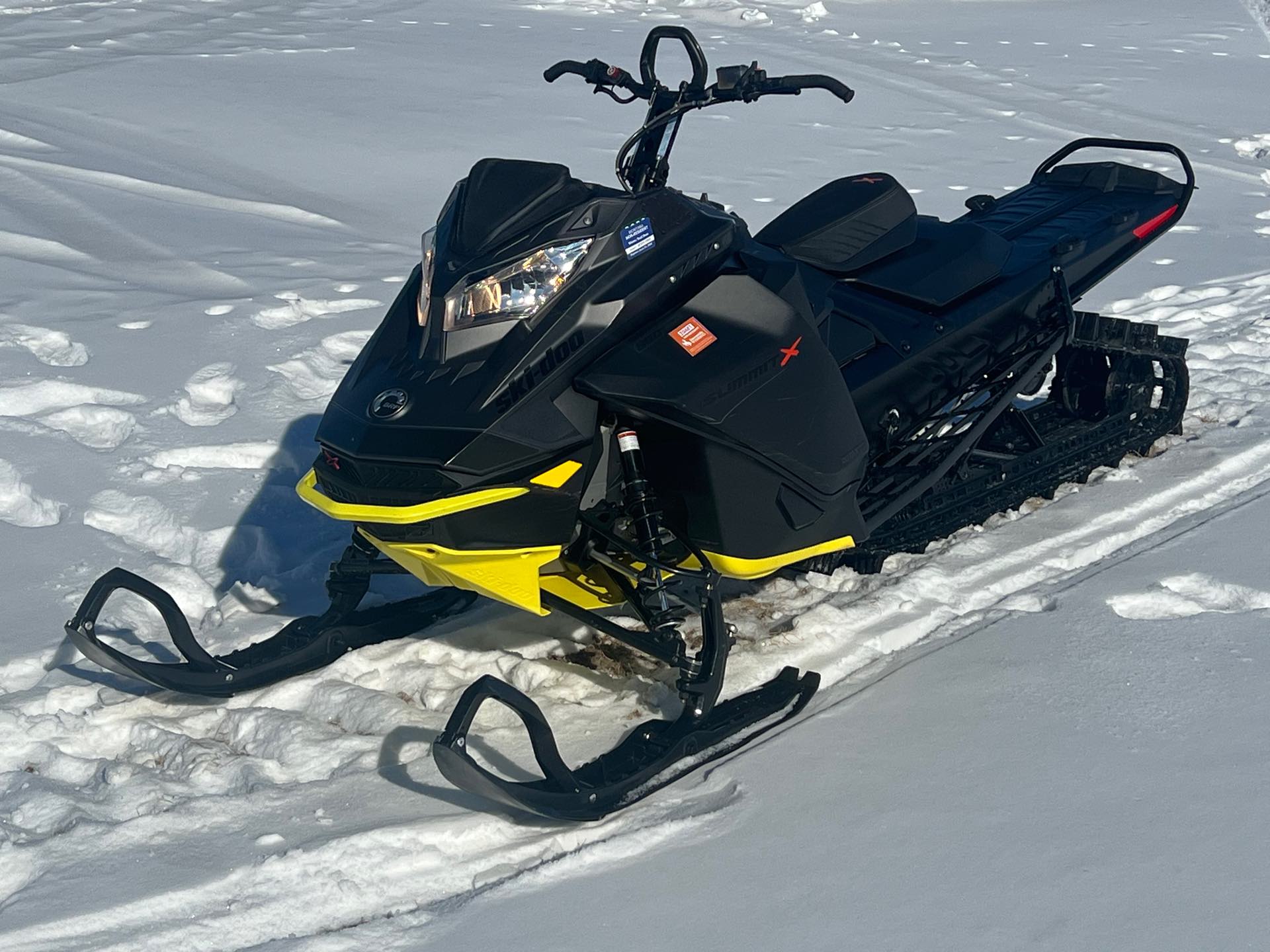 2022 Ski-Doo Summit X 850 E-TEC at Interlakes Sport Center