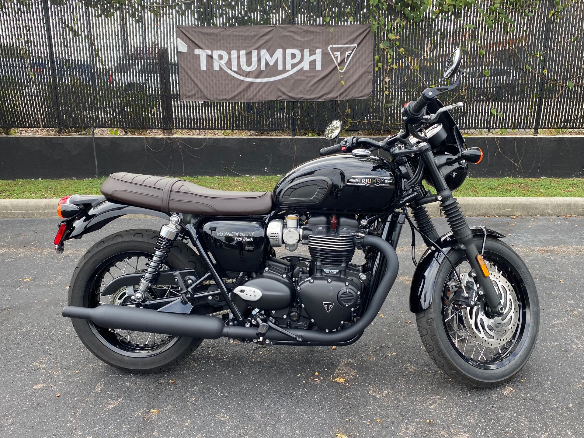 2022 Triumph Bonneville T120 Black at Tampa Triumph, Tampa, FL 33614