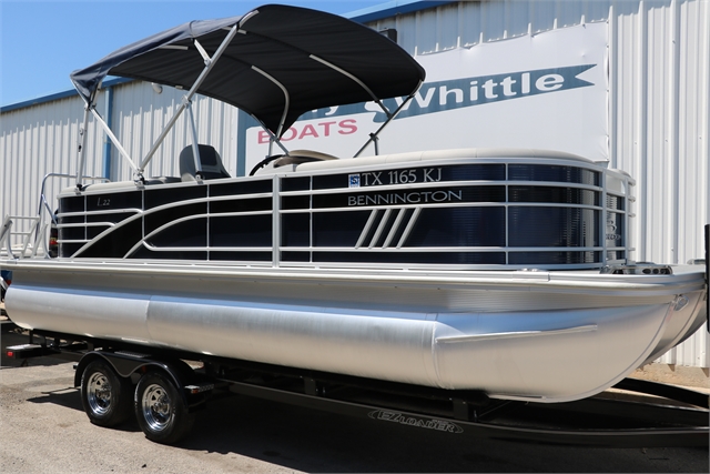 2021 Bennington L22 Tri-toon at Jerry Whittle Boats