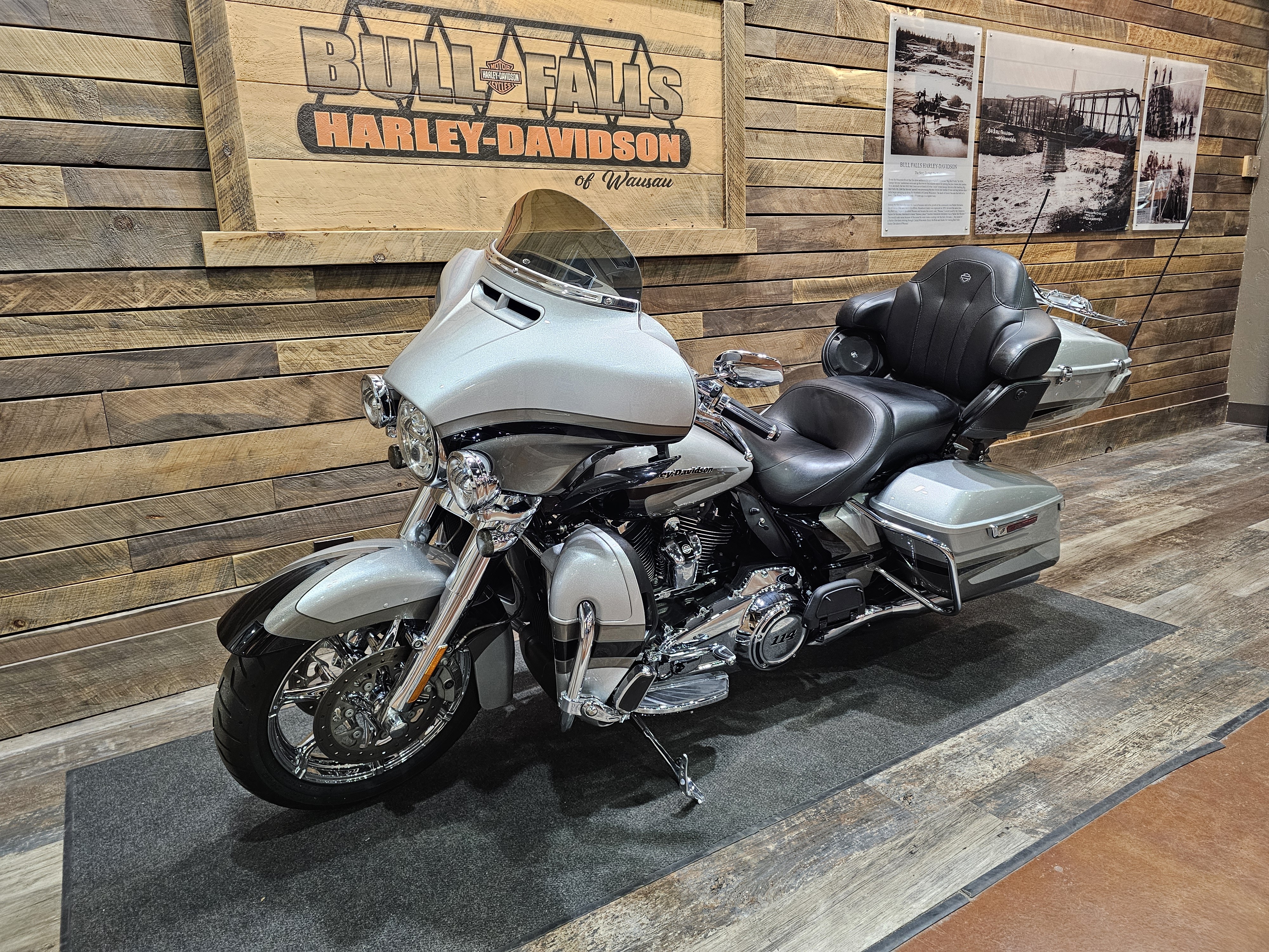 2017 Harley-Davidson Electra Glide CVO Limited at Bull Falls Harley-Davidson