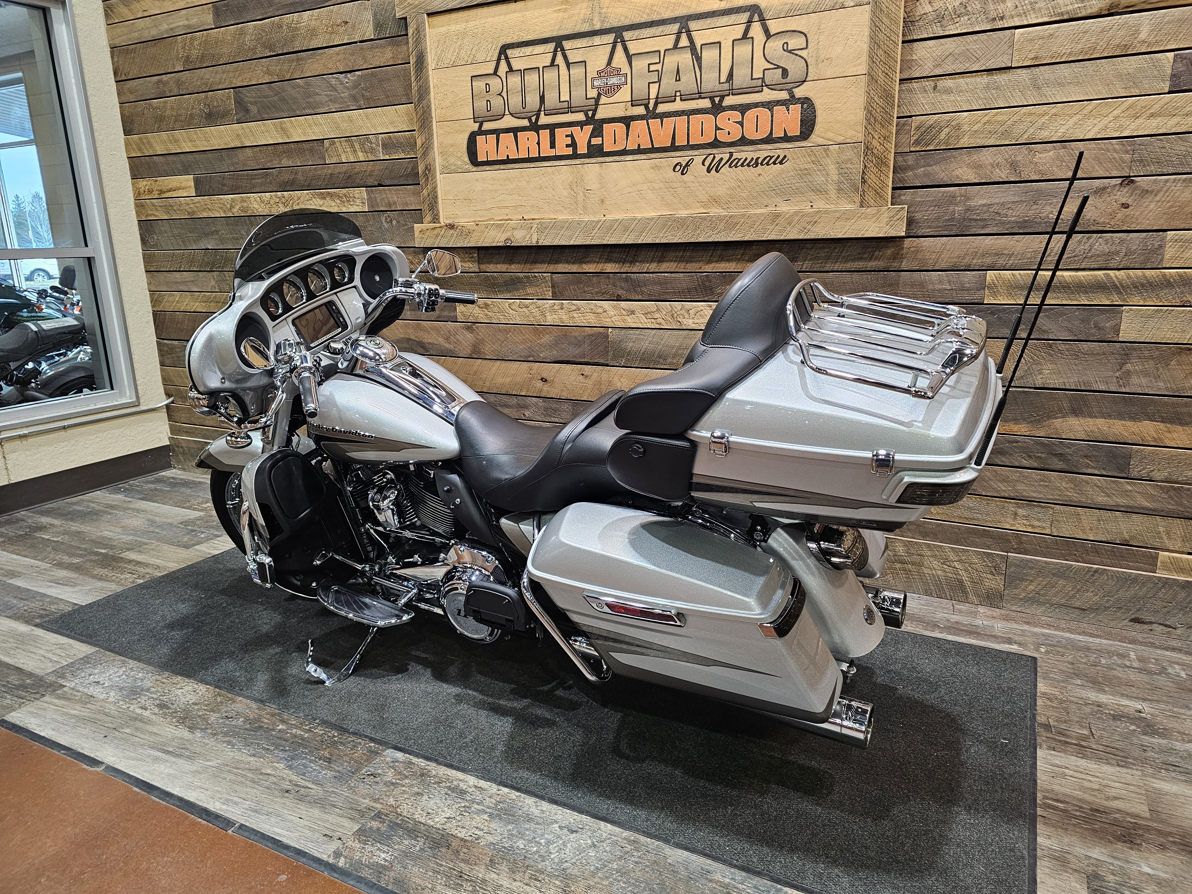 2017 Harley-Davidson Electra Glide CVO Limited at Bull Falls Harley-Davidson