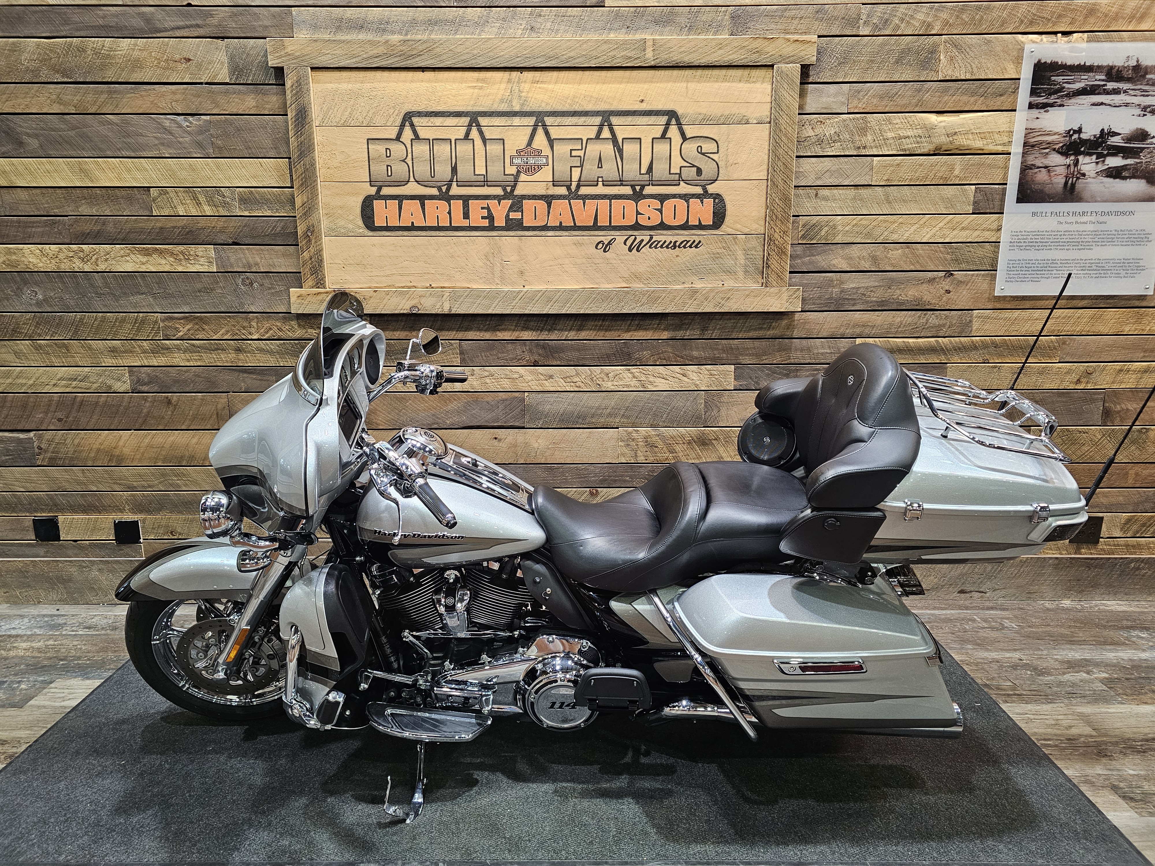 2017 Harley-Davidson Electra Glide CVO Limited at Bull Falls Harley-Davidson