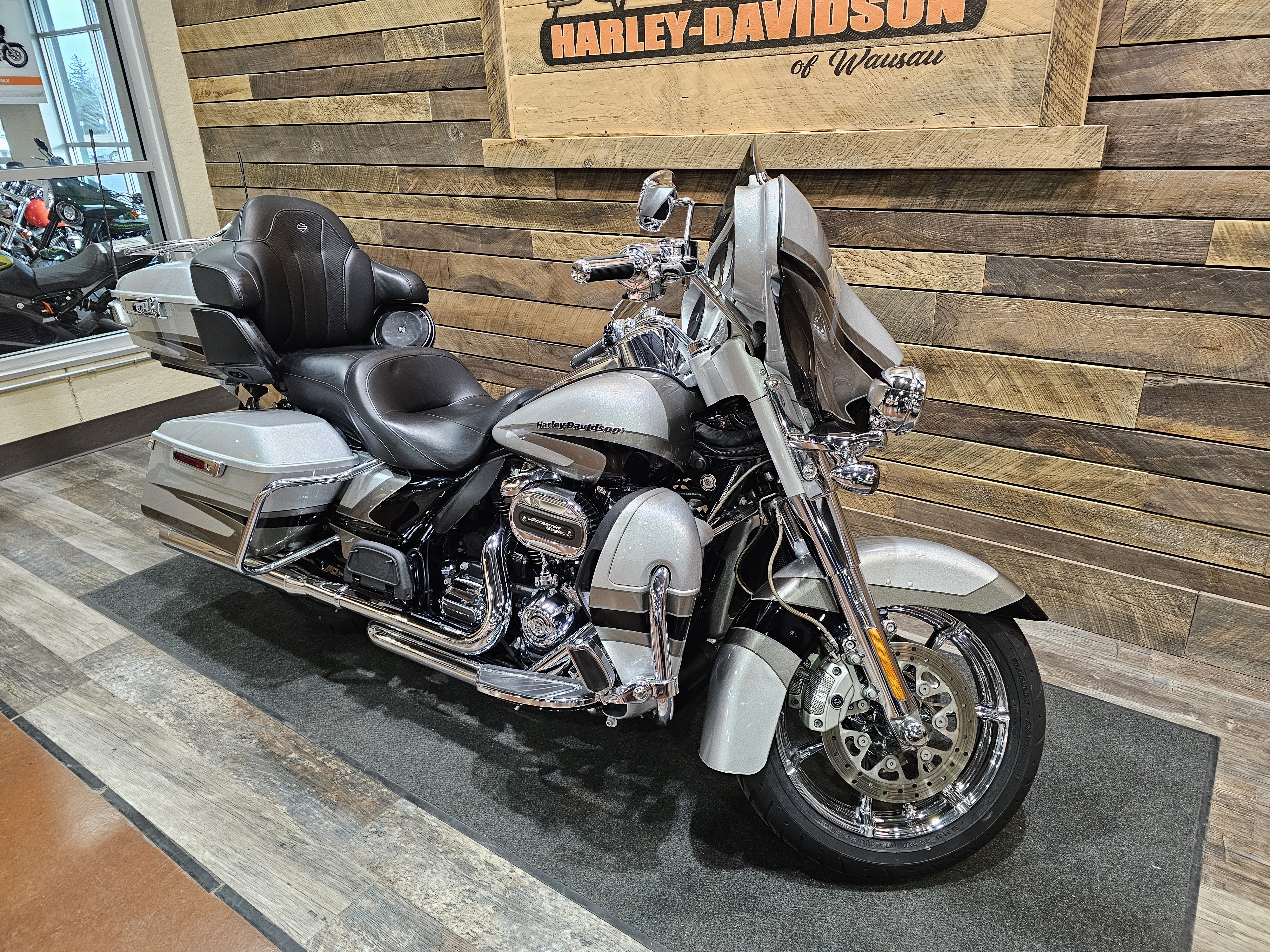 2017 Harley-Davidson Electra Glide CVO Limited at Bull Falls Harley-Davidson