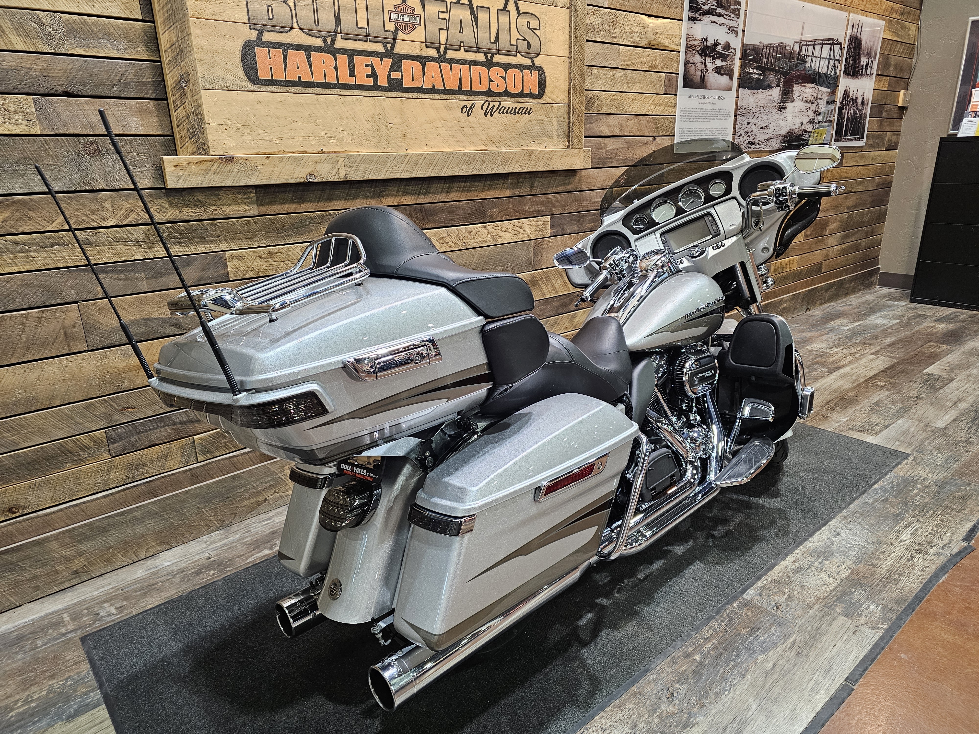 2017 Harley-Davidson Electra Glide CVO Limited at Bull Falls Harley-Davidson