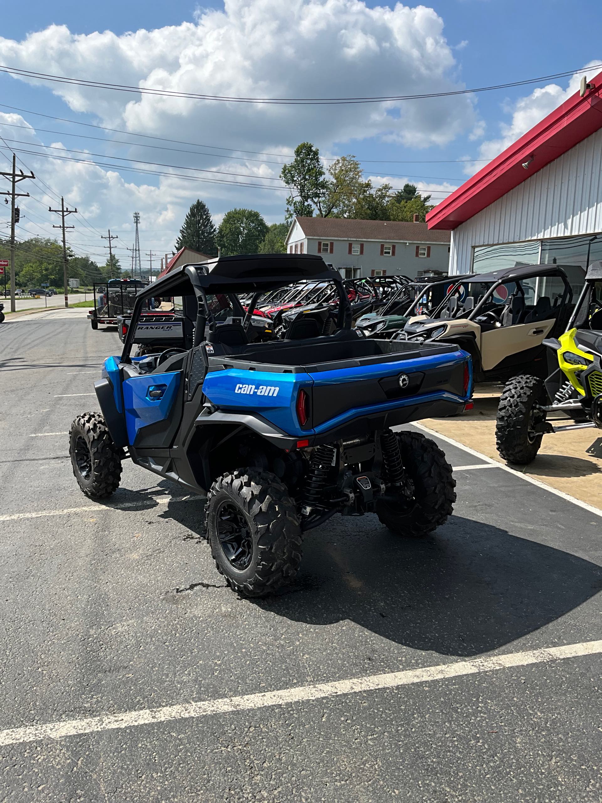 2023 Can-Am Commander XT 700 at Leisure Time Powersports of Corry