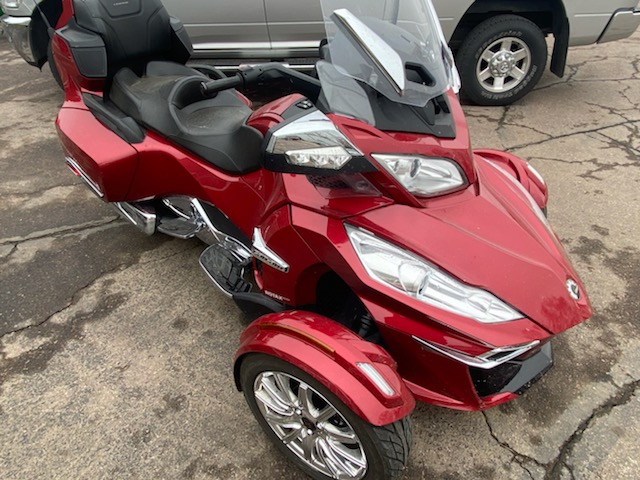 2016 Can-Am Spyder RT Limited at Interlakes Sport Center