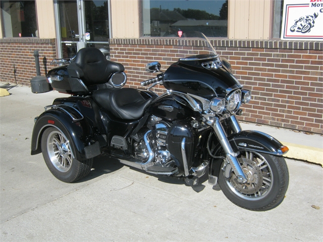2016 Harley-Davidson Tri-Glide FLHTCUTG at Brenny's Motorcycle Clinic, Bettendorf, IA 52722