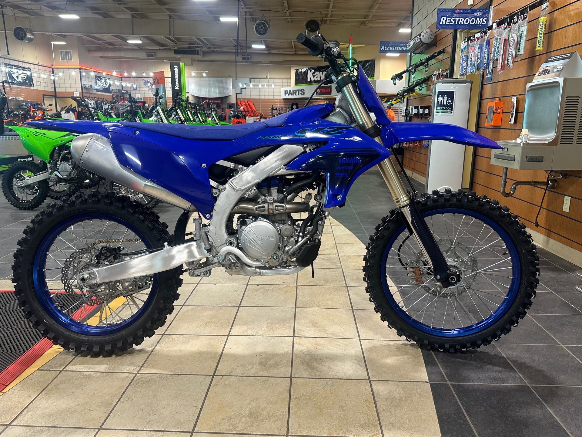 2024 Yamaha YZ250FRL at Wood Powersports Fayetteville