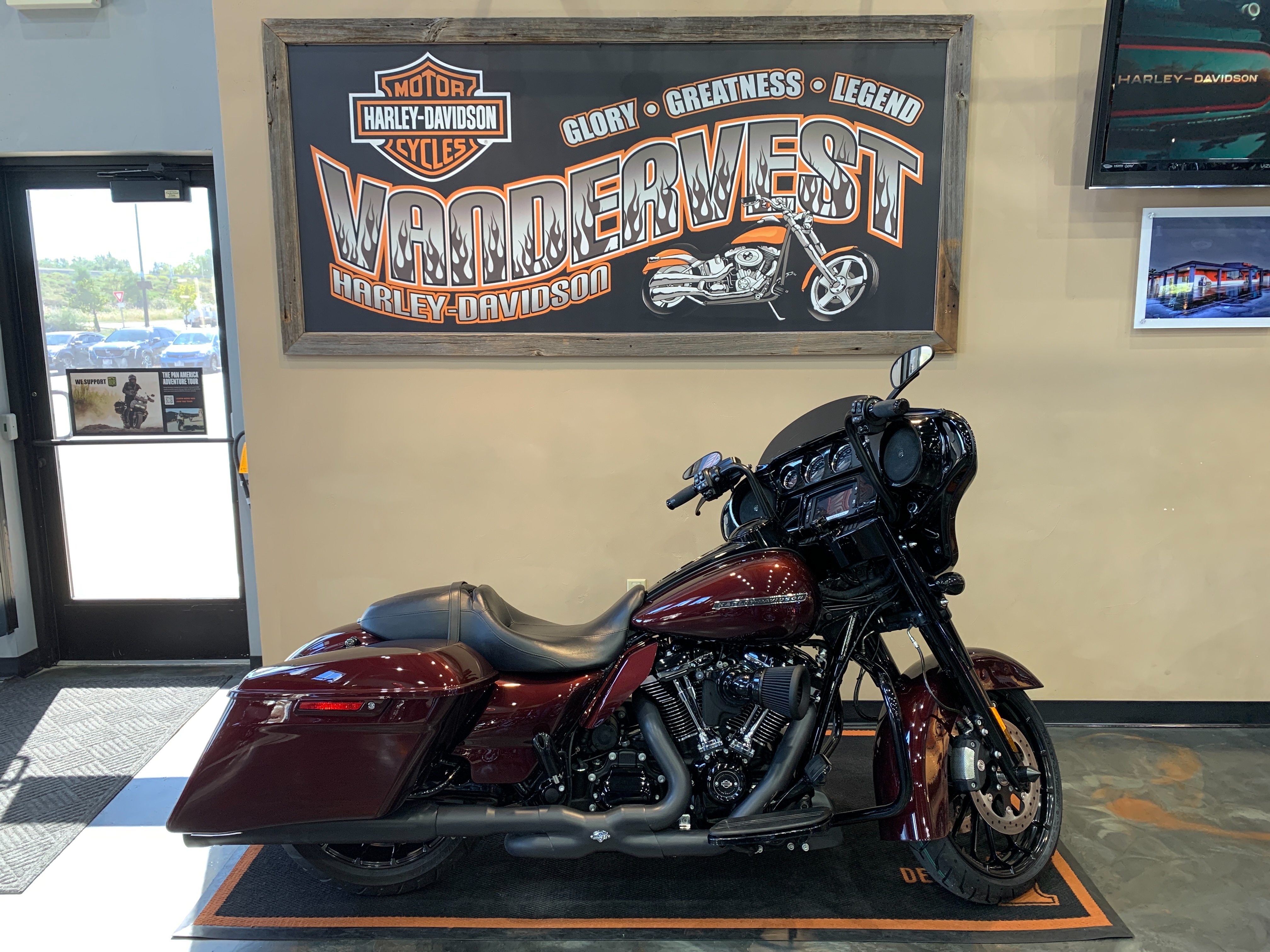 2018 Harley-Davidson Street Glide Special at Vandervest Harley-Davidson, Green Bay, WI 54303