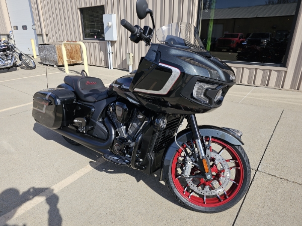 2024 Indian Motorcycle Challenger Elite at Brenny's Motorcycle Clinic, Bettendorf, IA 52722