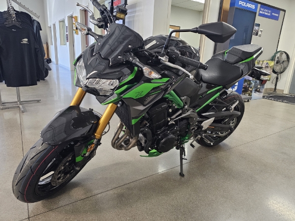 2024 Kawasaki Z900 SE at Brenny's Motorcycle Clinic, Bettendorf, IA 52722