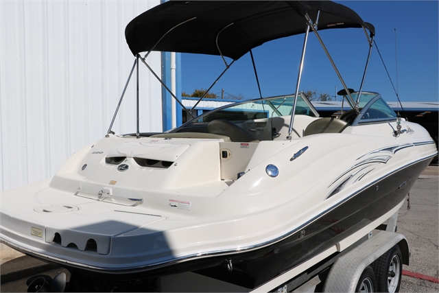 2006 Sea Ray 220 Sundeck at Jerry Whittle Boats