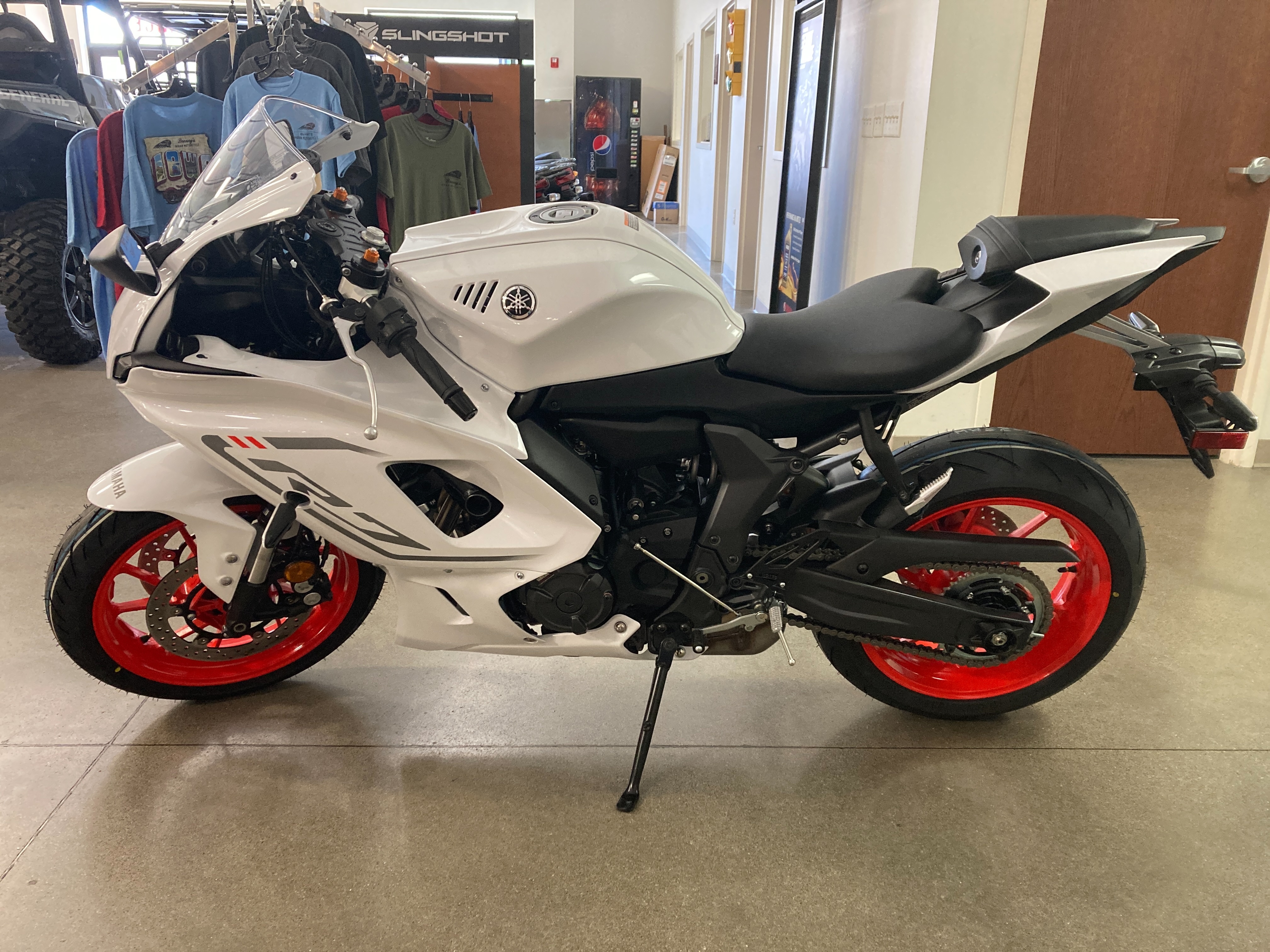 2023 Yamaha YZF R7 at Brenny's Motorcycle Clinic, Bettendorf, IA 52722