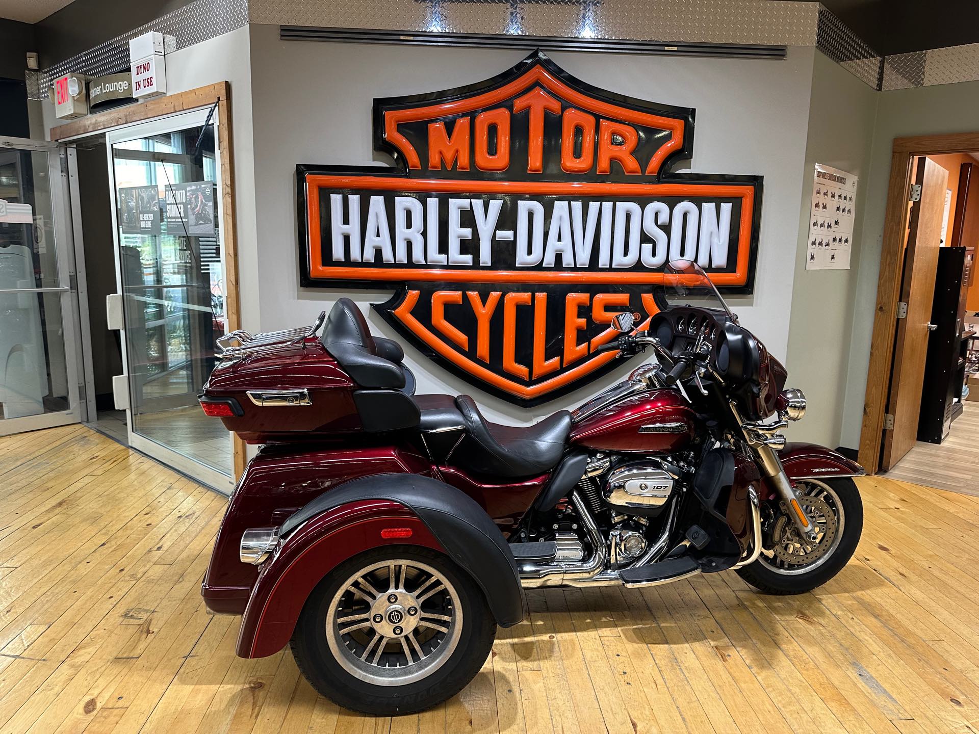 2017 Harley-Davidson Trike Tri Glide Ultra at Zips 45th Parallel Harley-Davidson