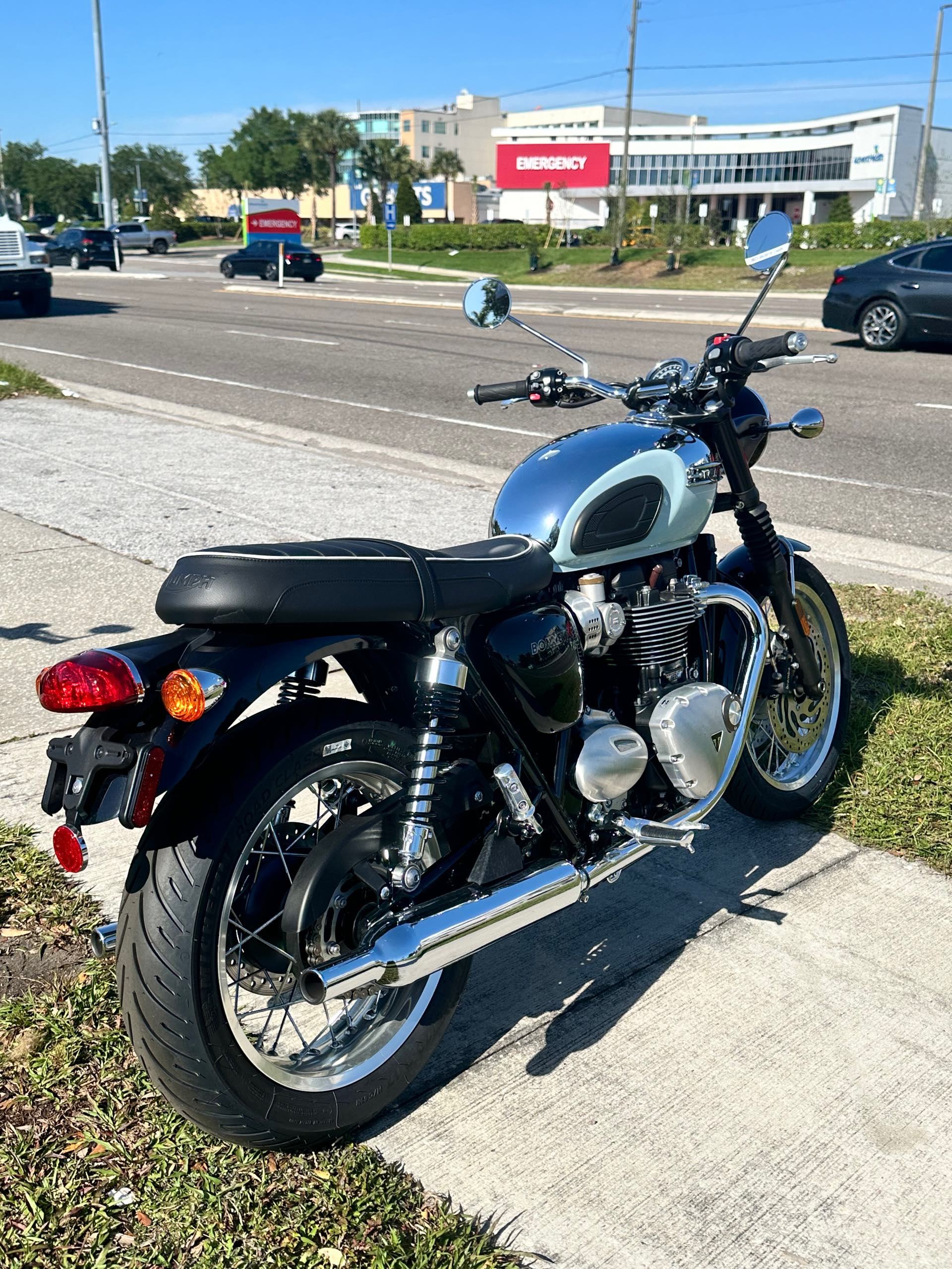 2023 Triumph Bonneville T120 Chrome Edition at Tampa Triumph, Tampa, FL 33614