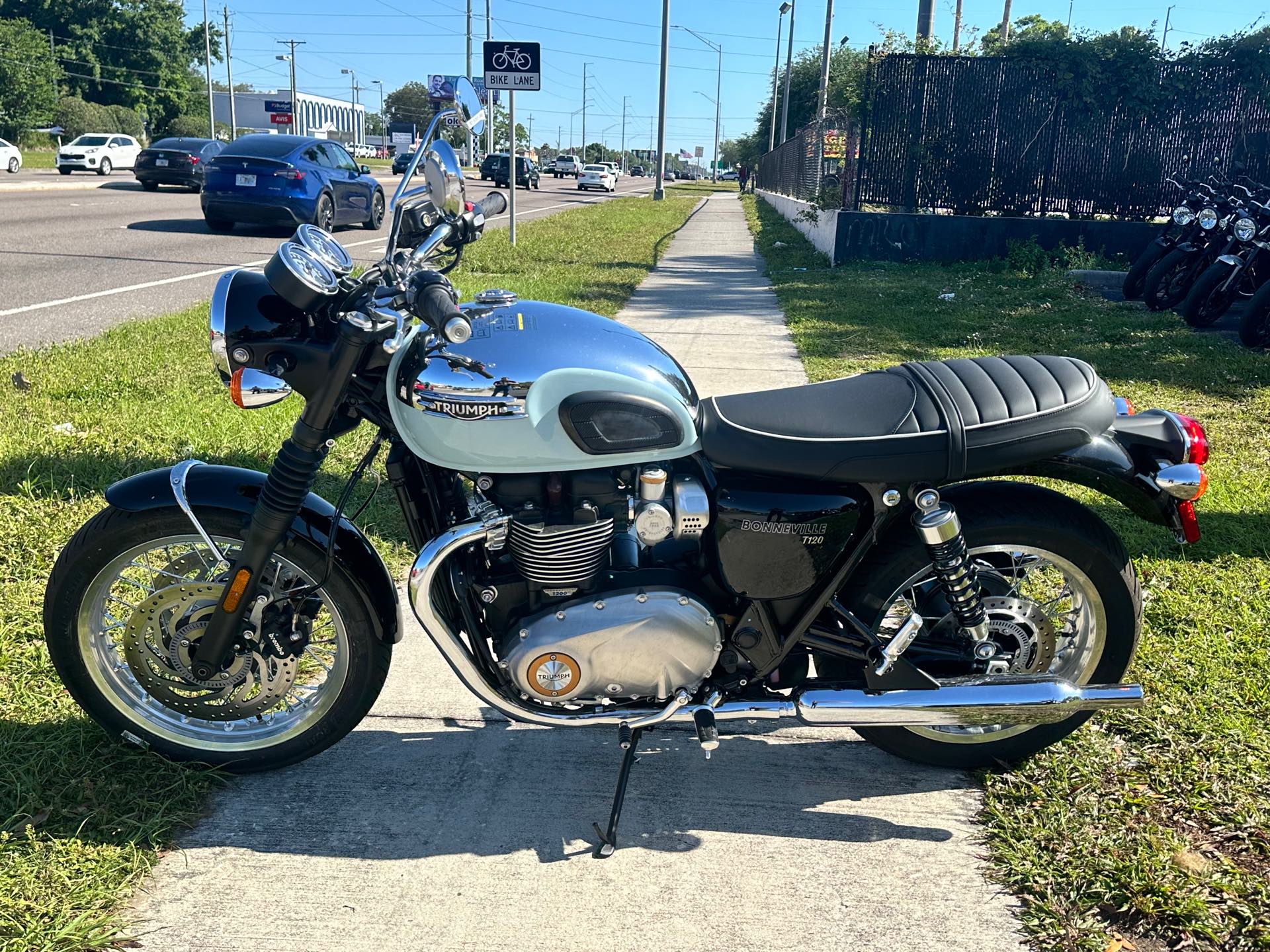 2023 Triumph Bonneville T120 Chrome Edition at Tampa Triumph, Tampa, FL 33614