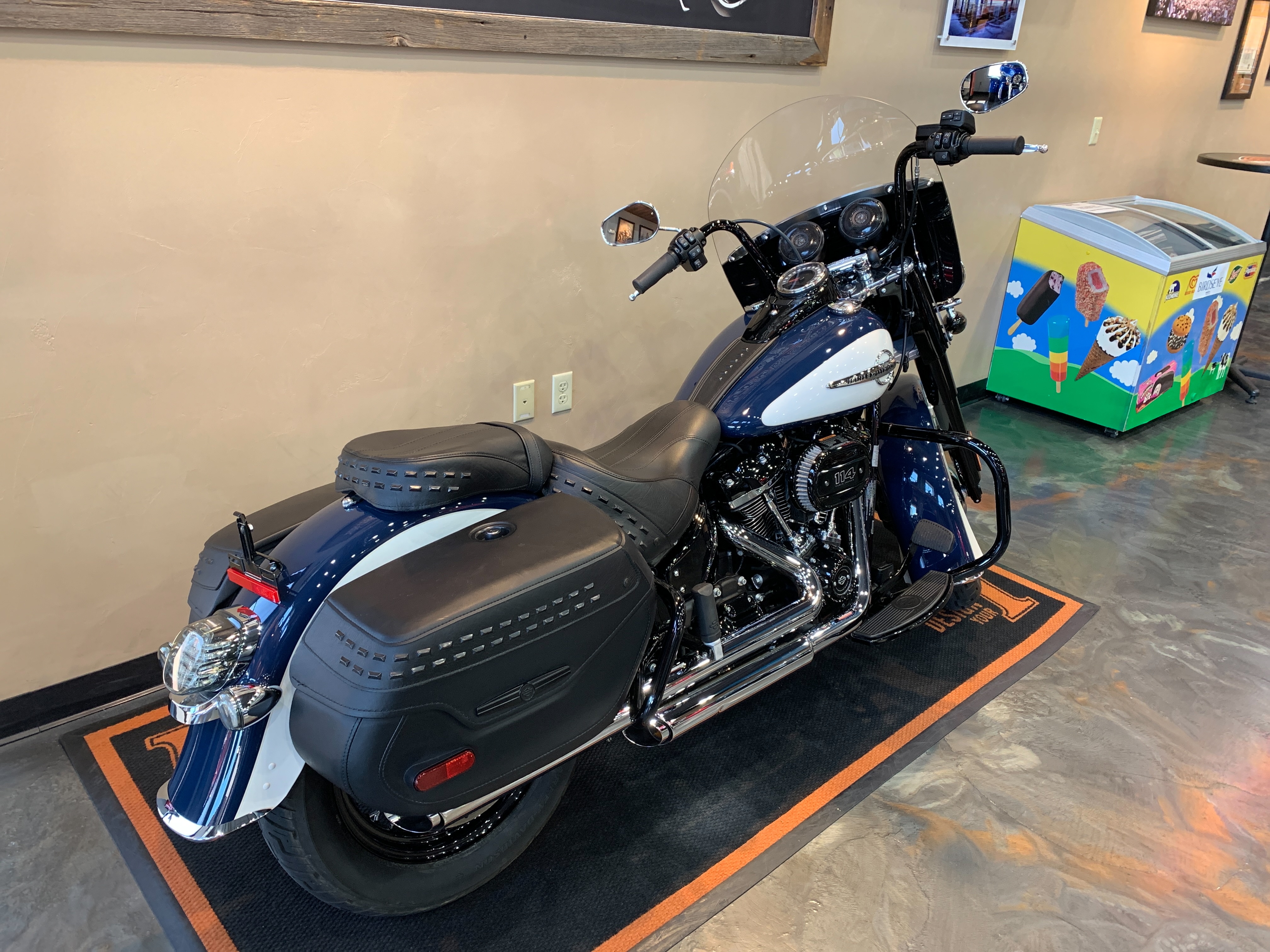 2019 Harley-Davidson Softail Heritage Classic 114 at Vandervest Harley-Davidson, Green Bay, WI 54303