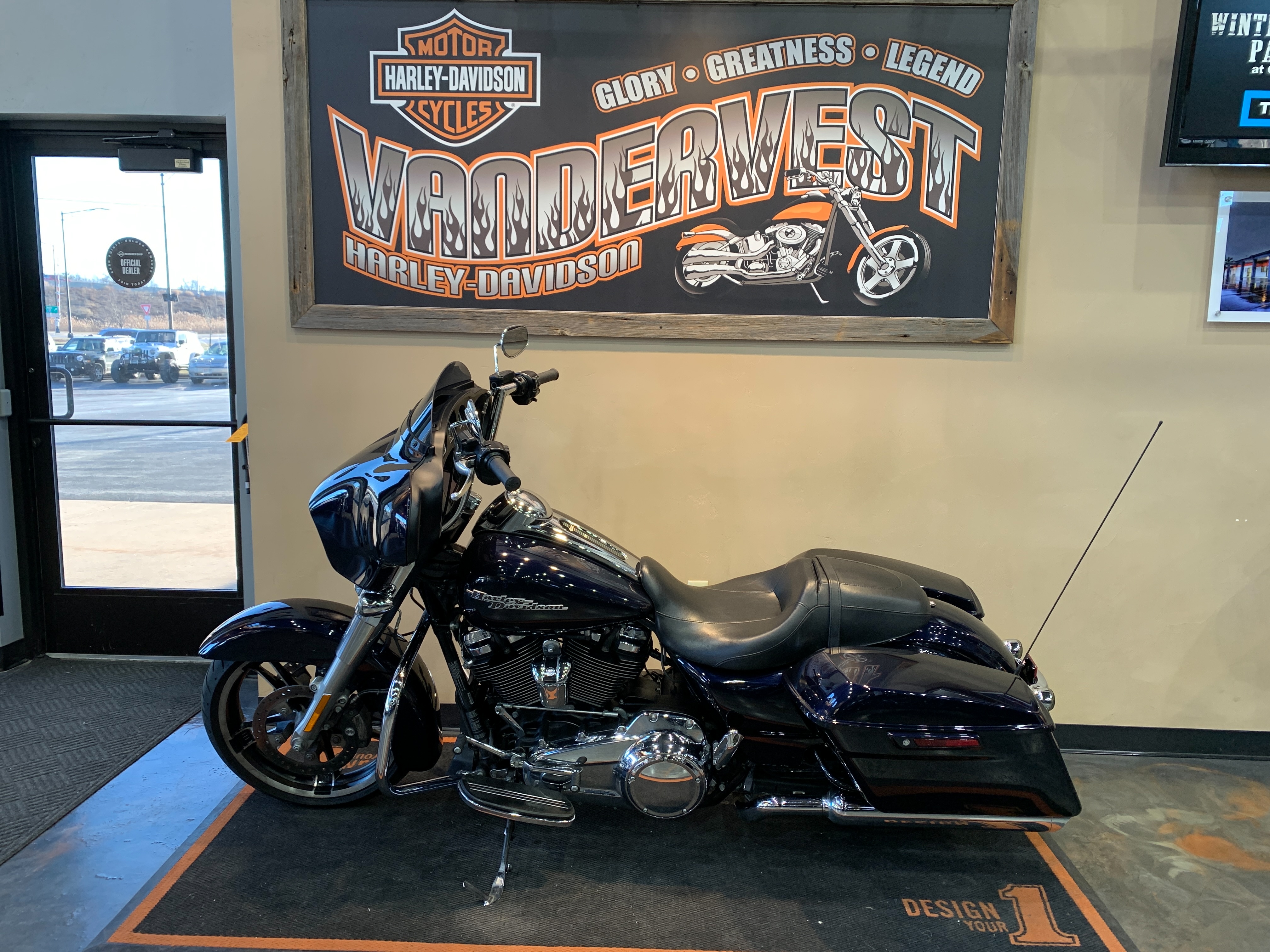 2019 Harley-Davidson Street Glide Base at Vandervest Harley-Davidson, Green Bay, WI 54303