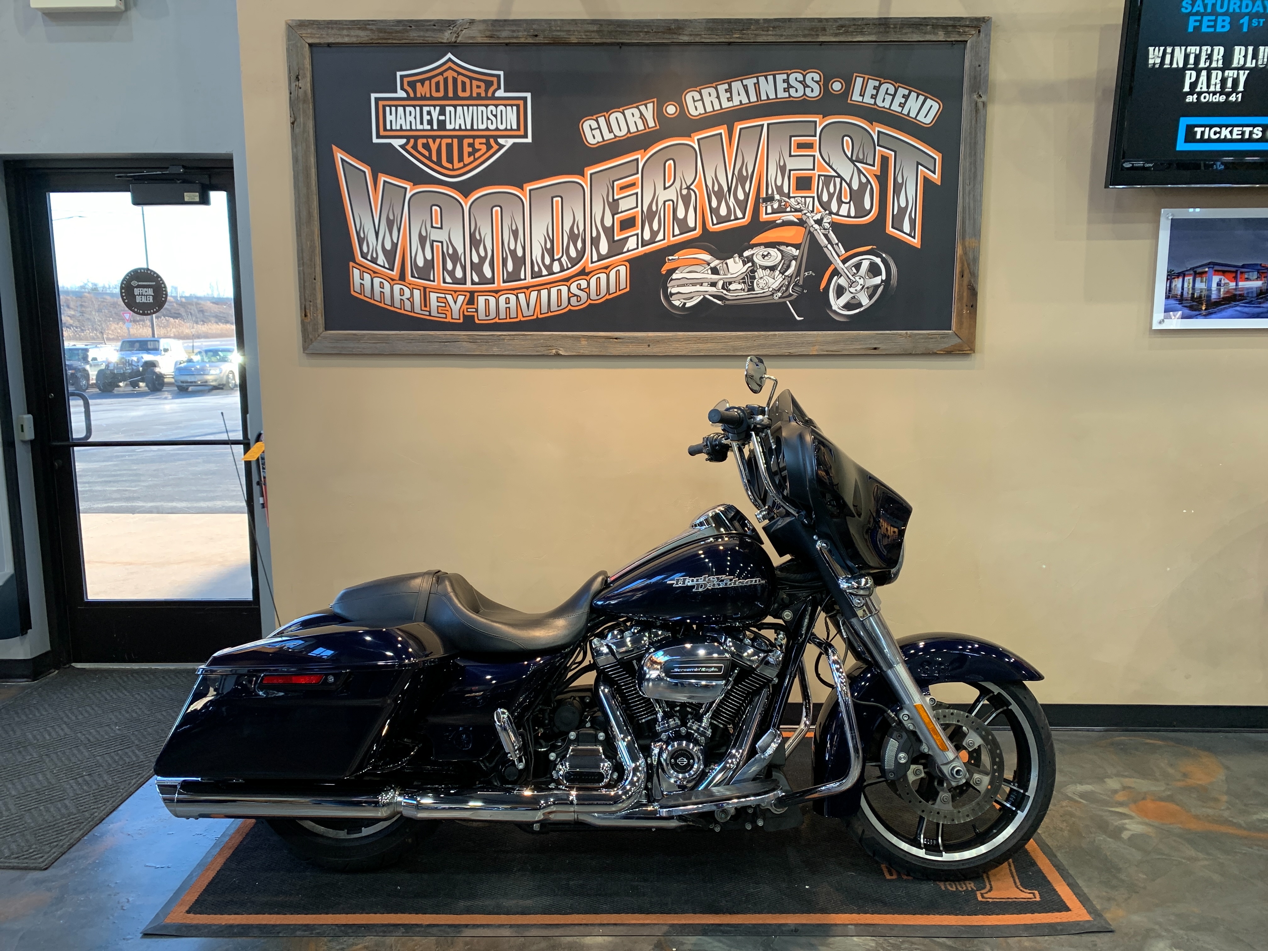 2019 Harley-Davidson Street Glide Base at Vandervest Harley-Davidson, Green Bay, WI 54303