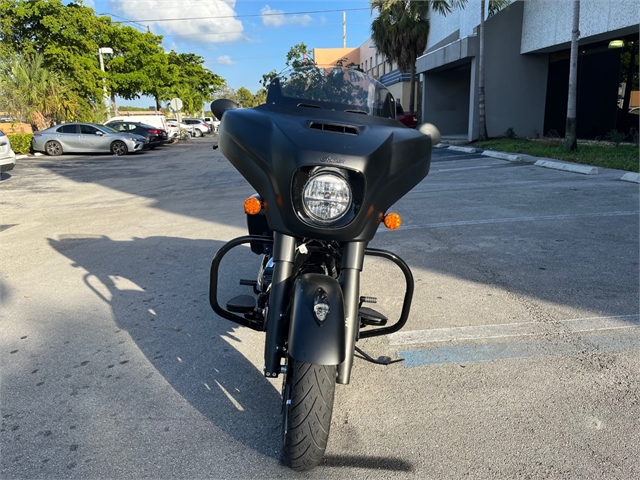 2022 Indian Chieftain Dark Horse at Fort Lauderdale