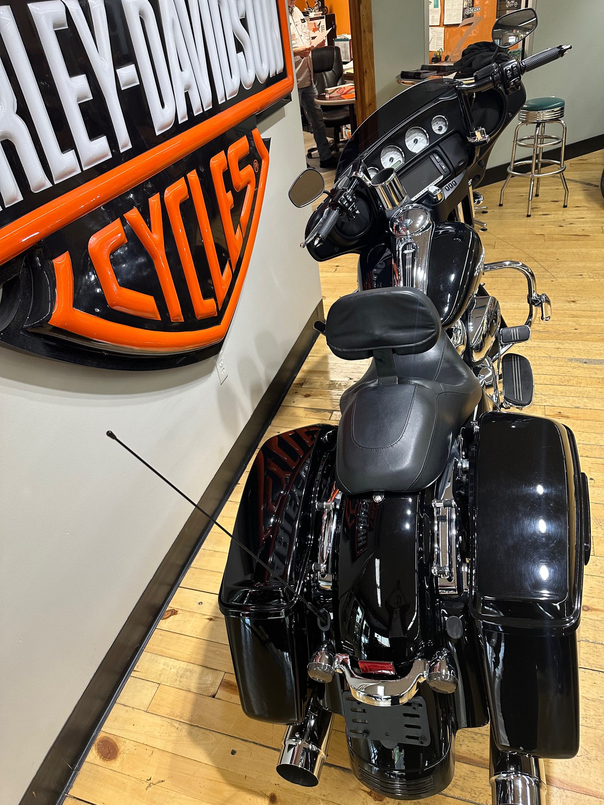 2018 Harley-Davidson Street Glide Base at Zips 45th Parallel Harley-Davidson