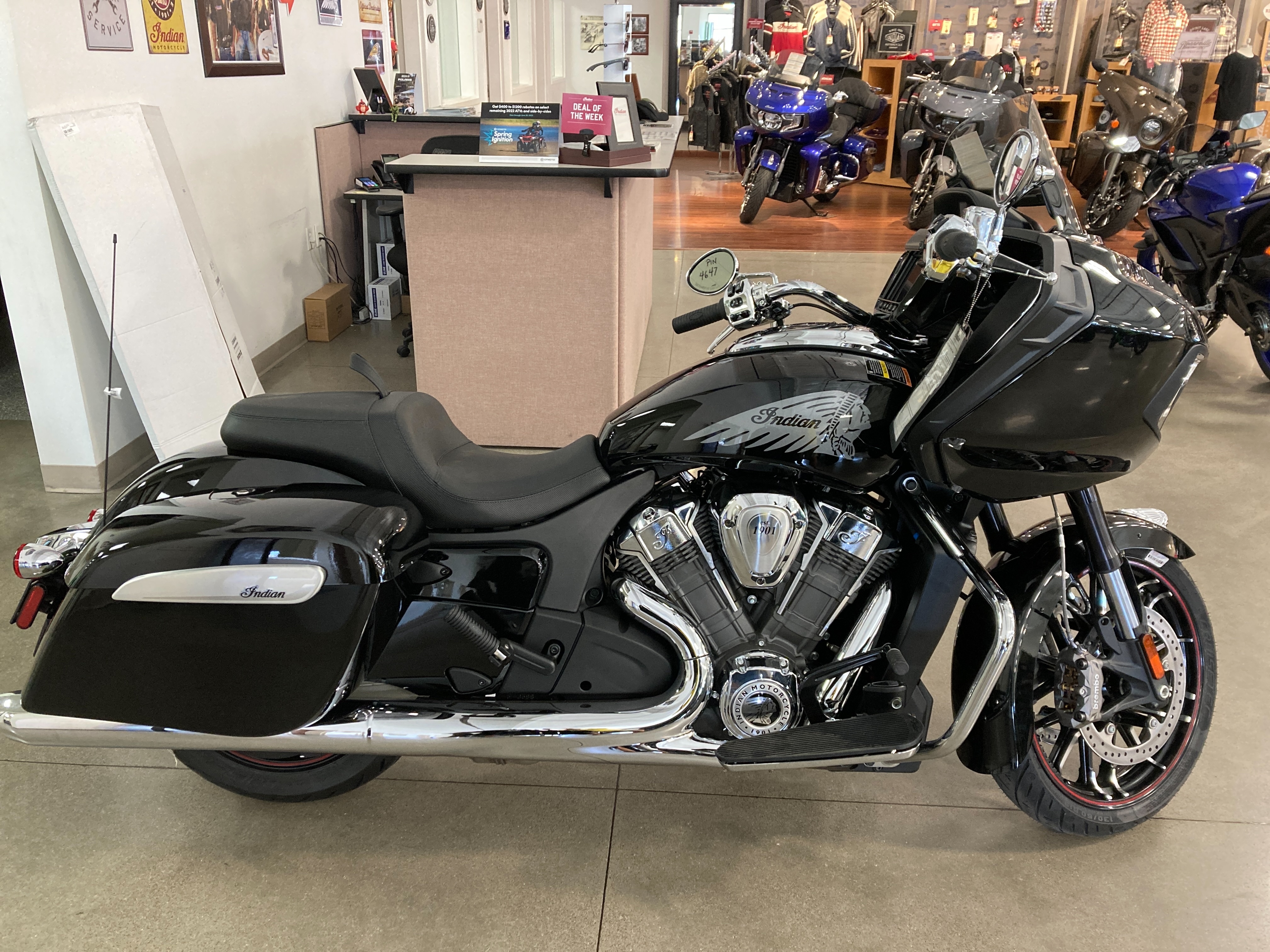 2023 Indian Motorcycle Challenger Limited at Brenny's Motorcycle Clinic, Bettendorf, IA 52722
