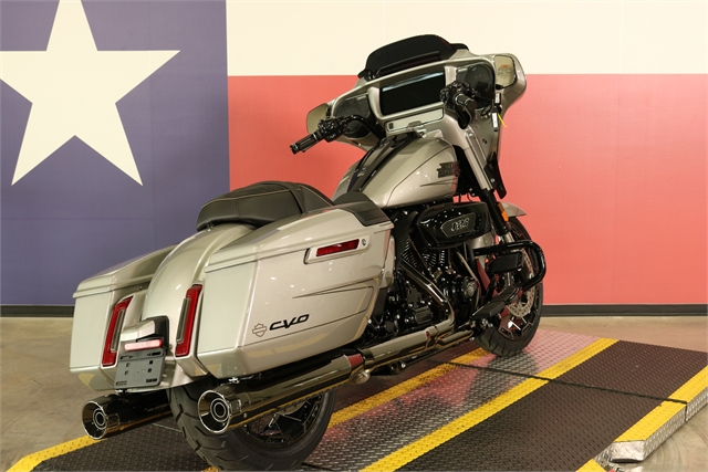 2023 Harley-Davidson Street Glide CVO Street Glide at Texas Harley