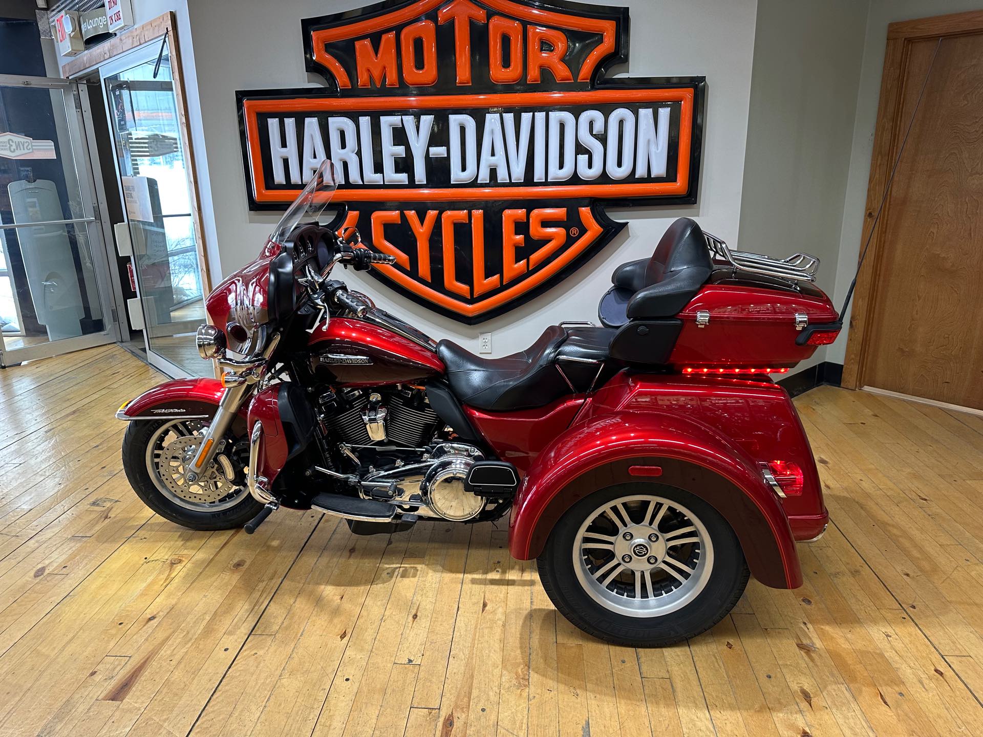 2018 Harley-Davidson Trike Tri Glide Ultra at Zips 45th Parallel Harley-Davidson