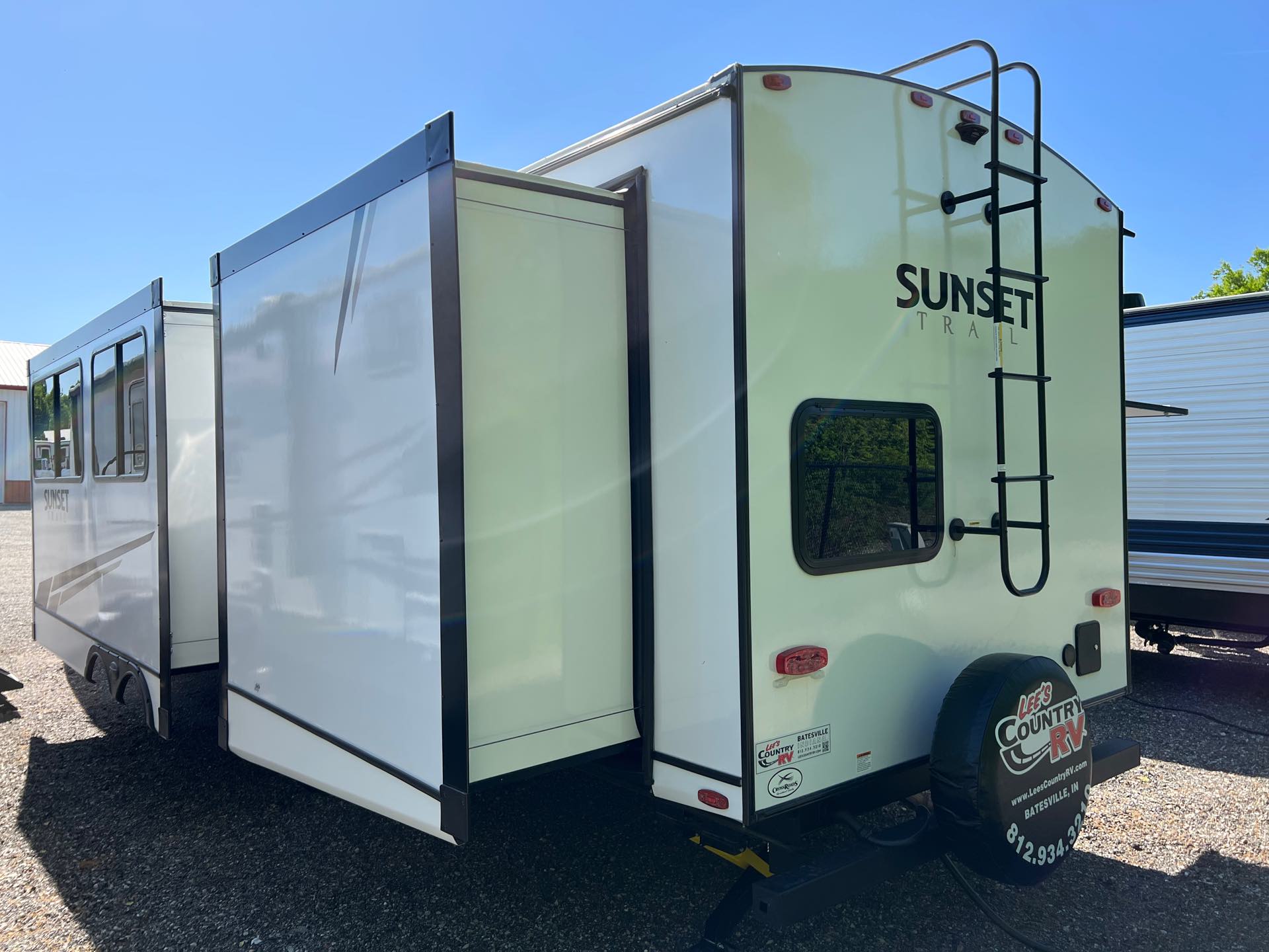 2022 CrossRoads Sunset Trail Super Lite SS331BH at Lee's Country RV